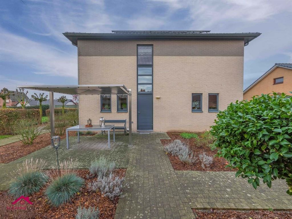 Ruime vrijstaande en instapklare woning in hedendaagse stijl foto 5