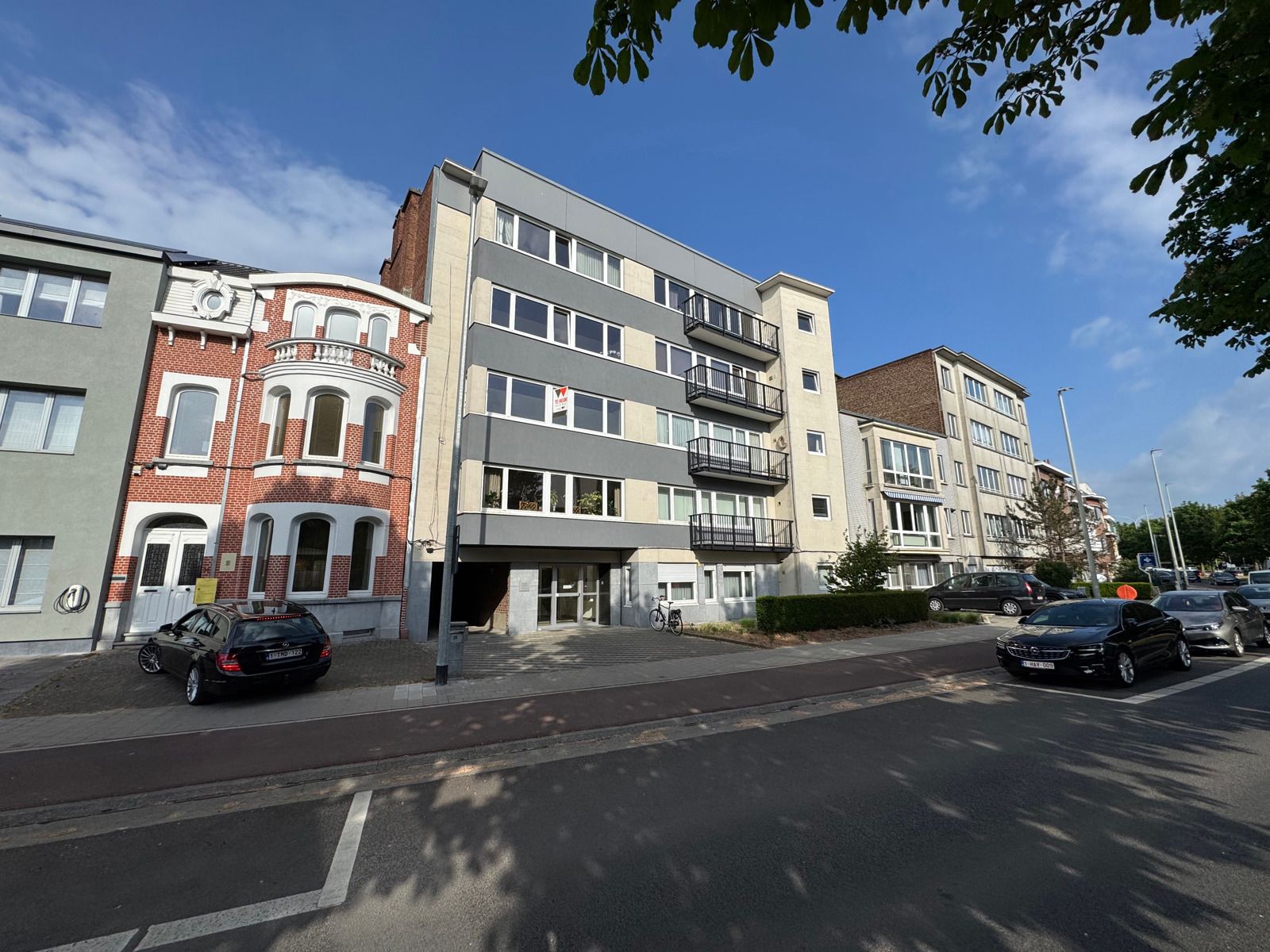 Te huur: ruim appartement aan de rand van centrum Aalst foto 2