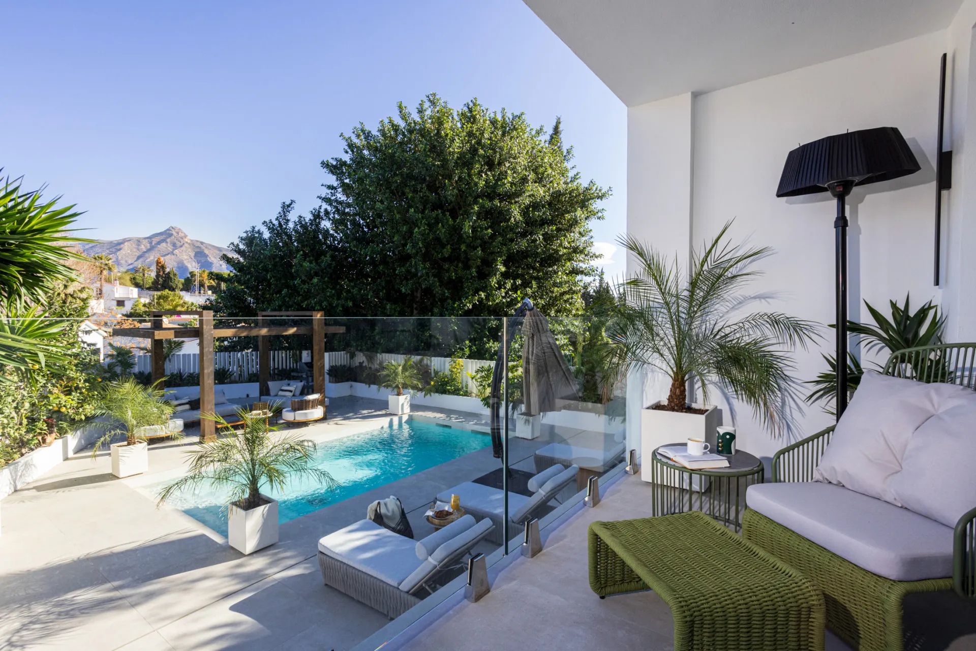 Ervaar ultieme luxe: exclusieve villa met infinity pool en panoramisch uitzicht in Nueva Andalucia foto 22