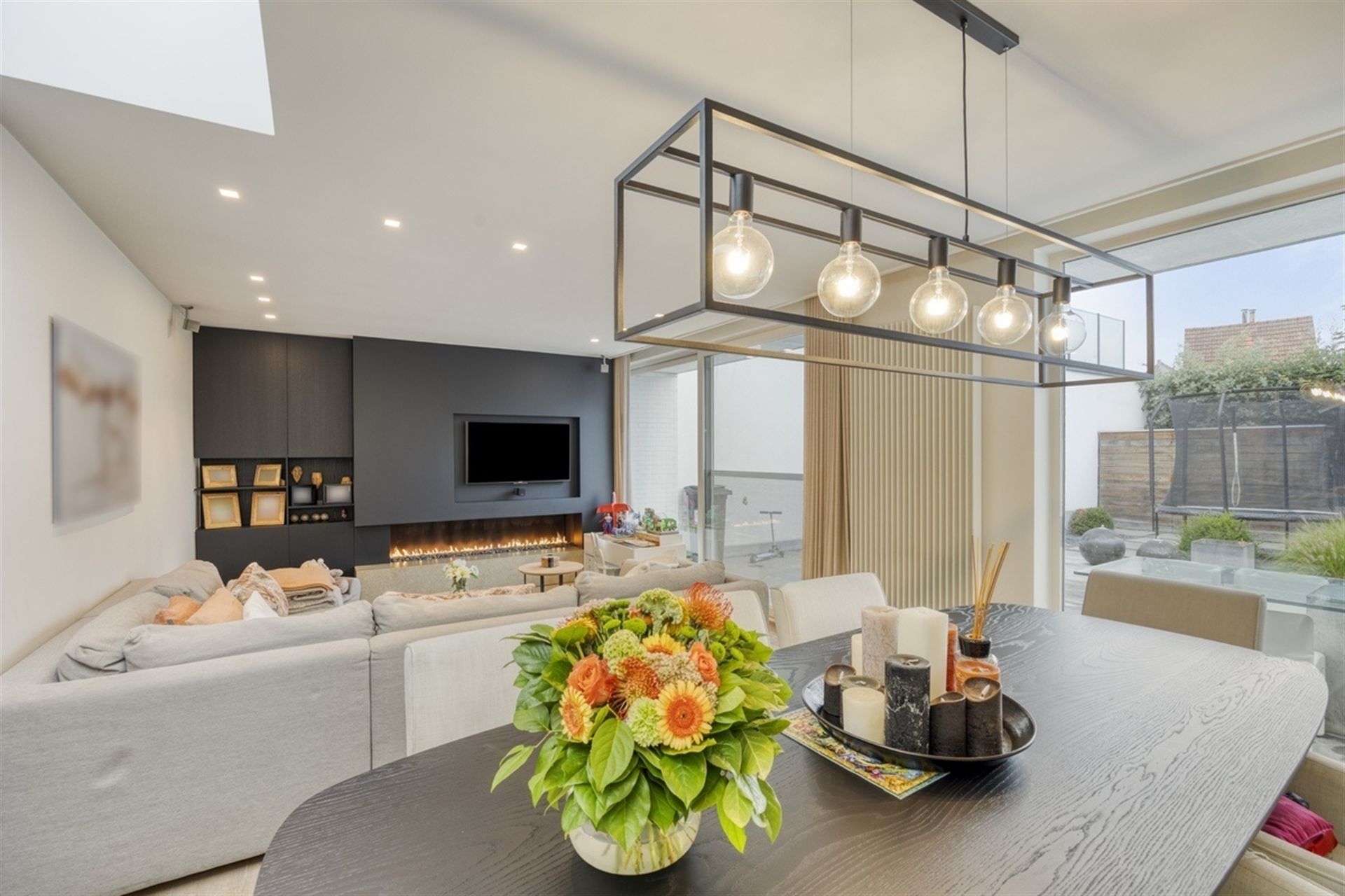 VERKOCHT BINNEN DE WEEK !!!!!    3-slaapkamerwoning in hartje Liedekerk foto 5
