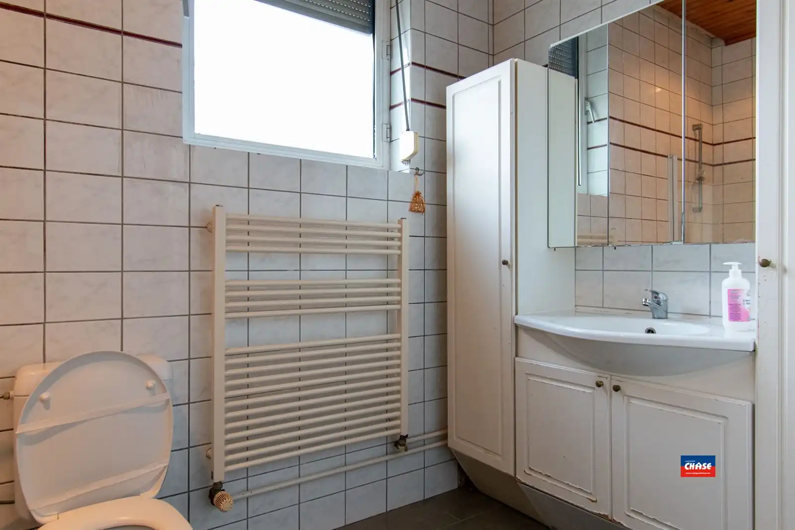 HOB met vier slaapkamers, tuin en garage foto 15