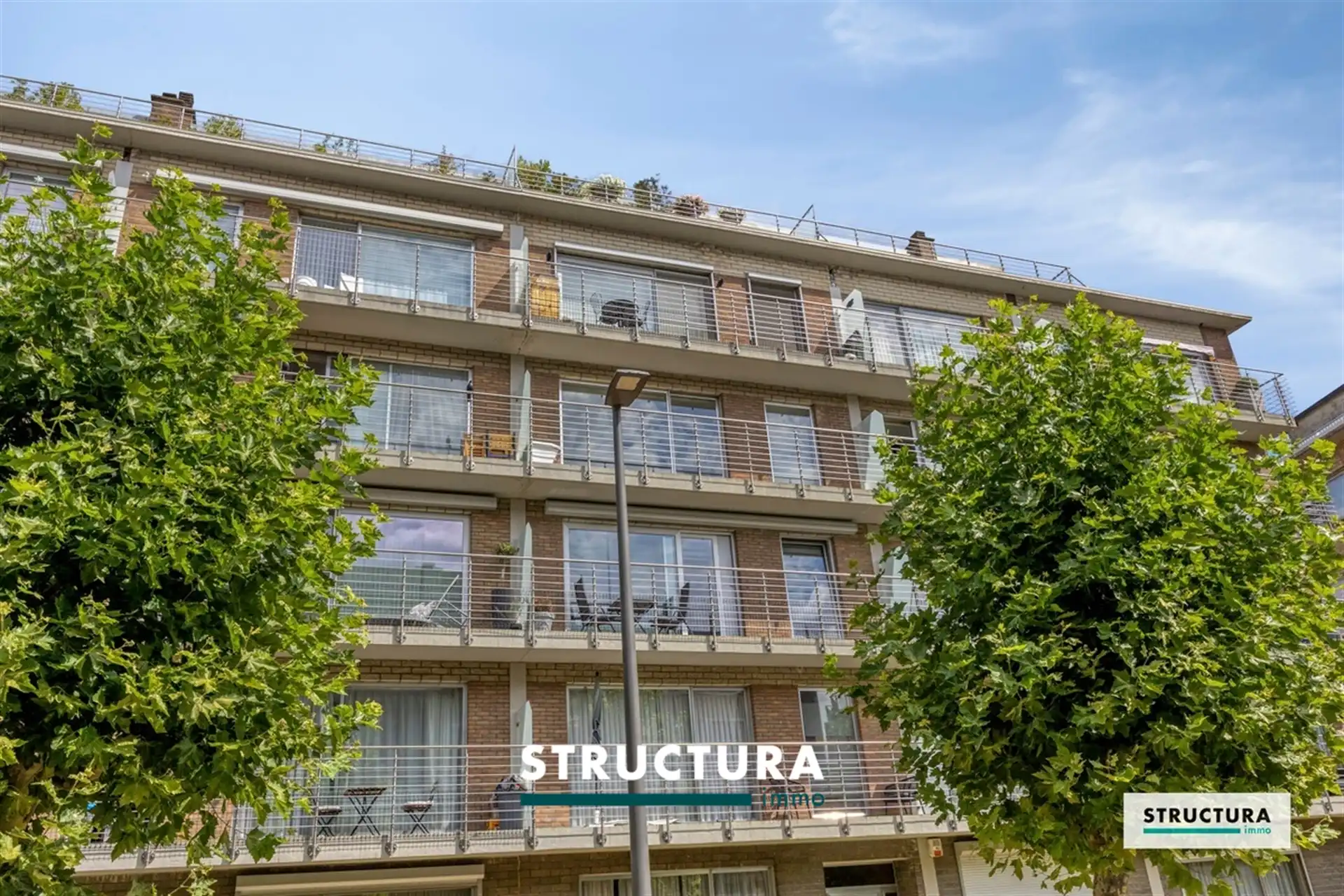 Volledig gerenoveerd appartement nabij het centrum! foto 3