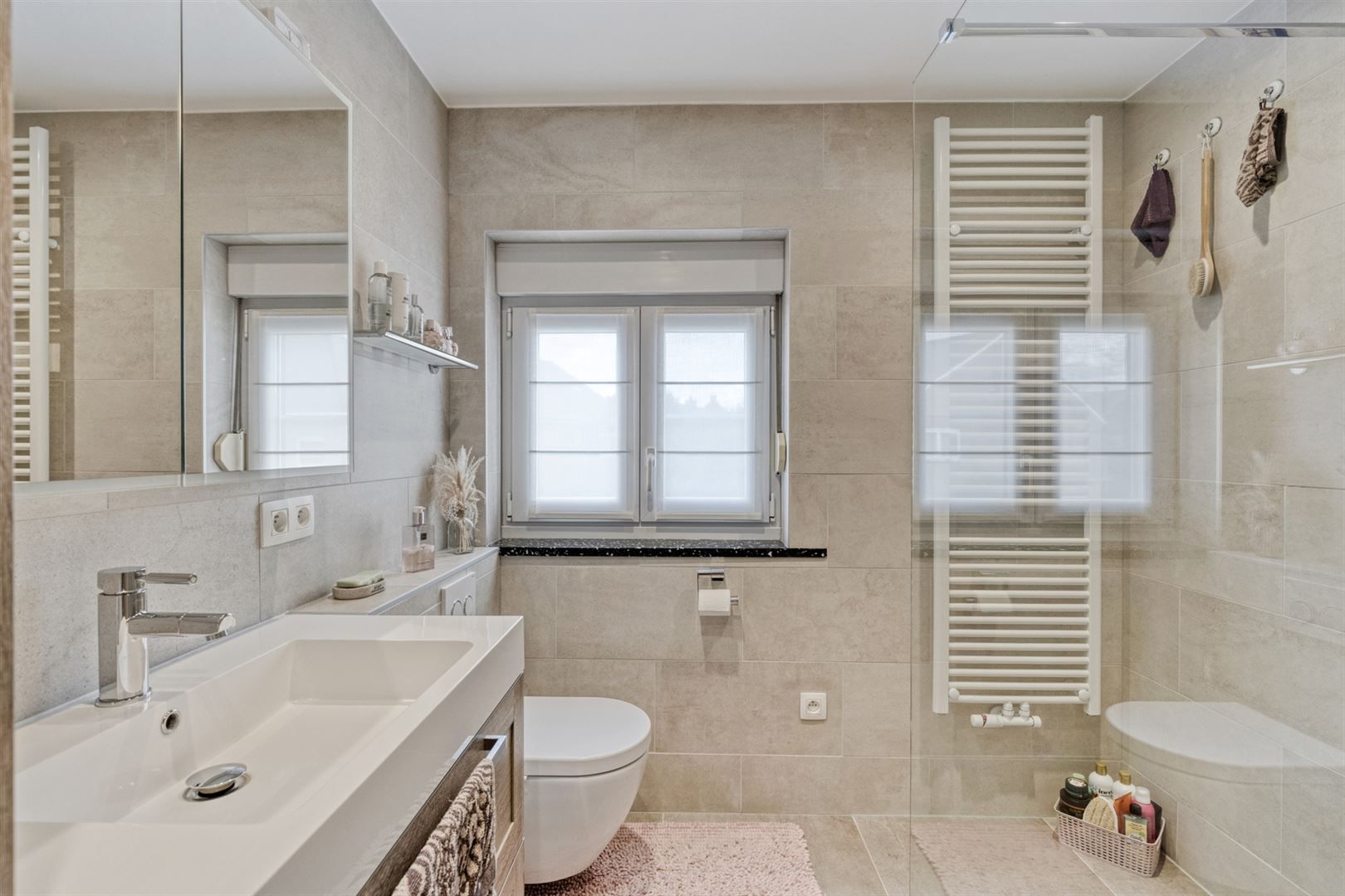 Verzorgde woning met 3 slpk en garage foto 16