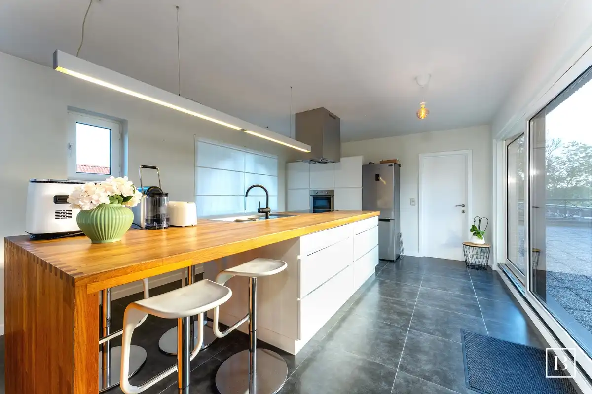 Multifunctioneel pand met loods (ca. 150m²) en woonst foto 5
