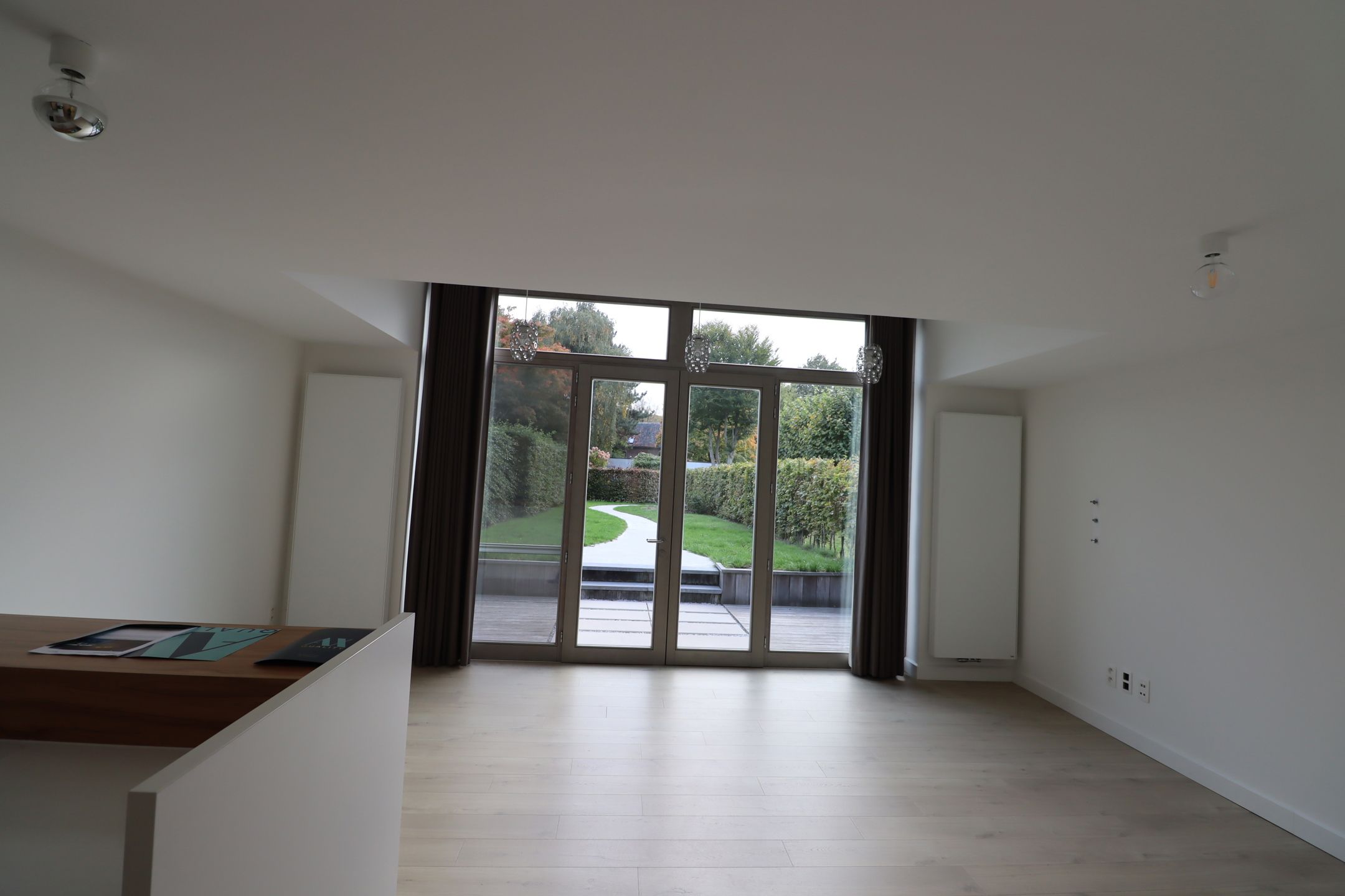 Prachtig gelijkvloersappartement met 2 slaapkamers en garage. foto 13