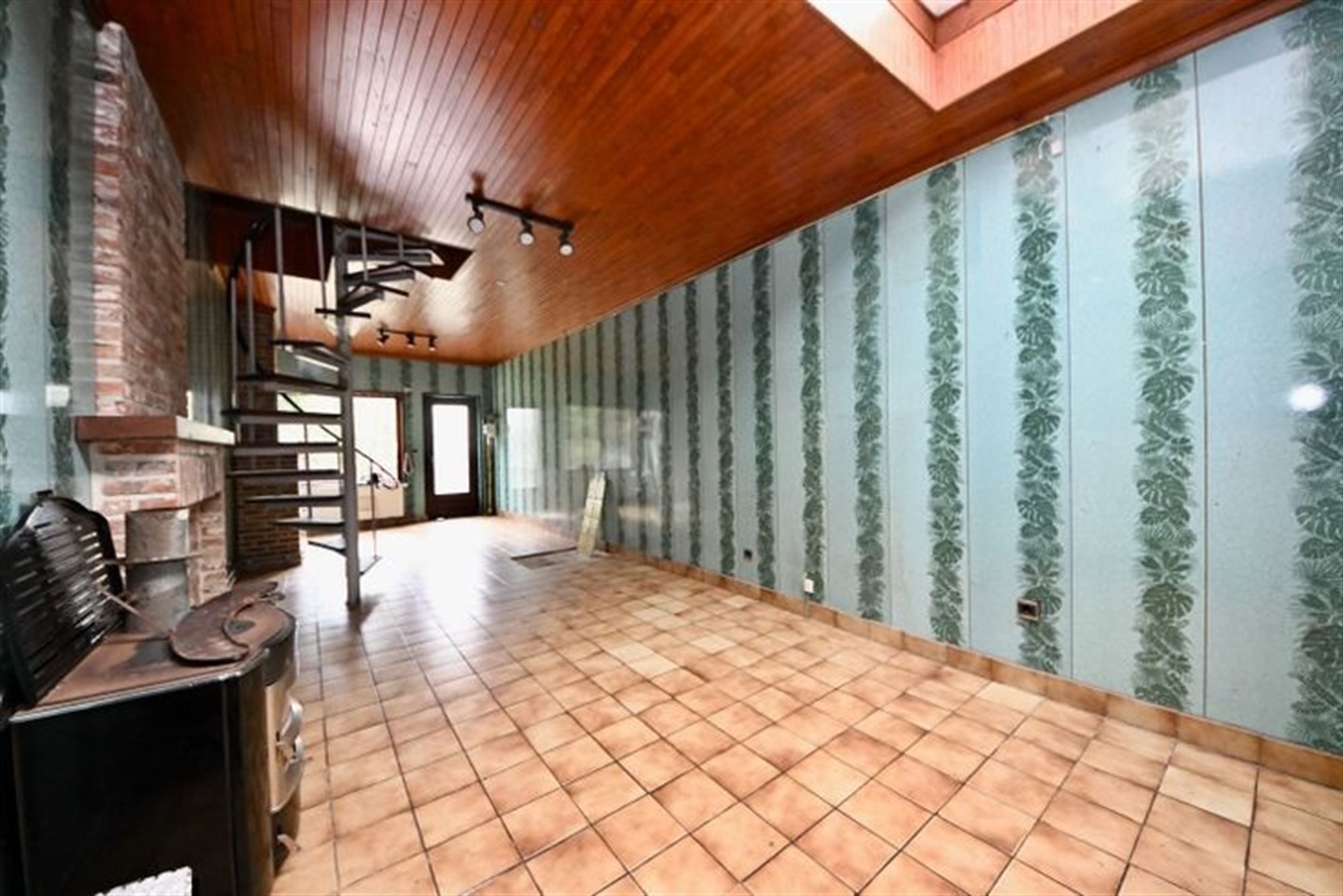 Te renoveren woning met 2 slaapkamers en tuin. foto 4