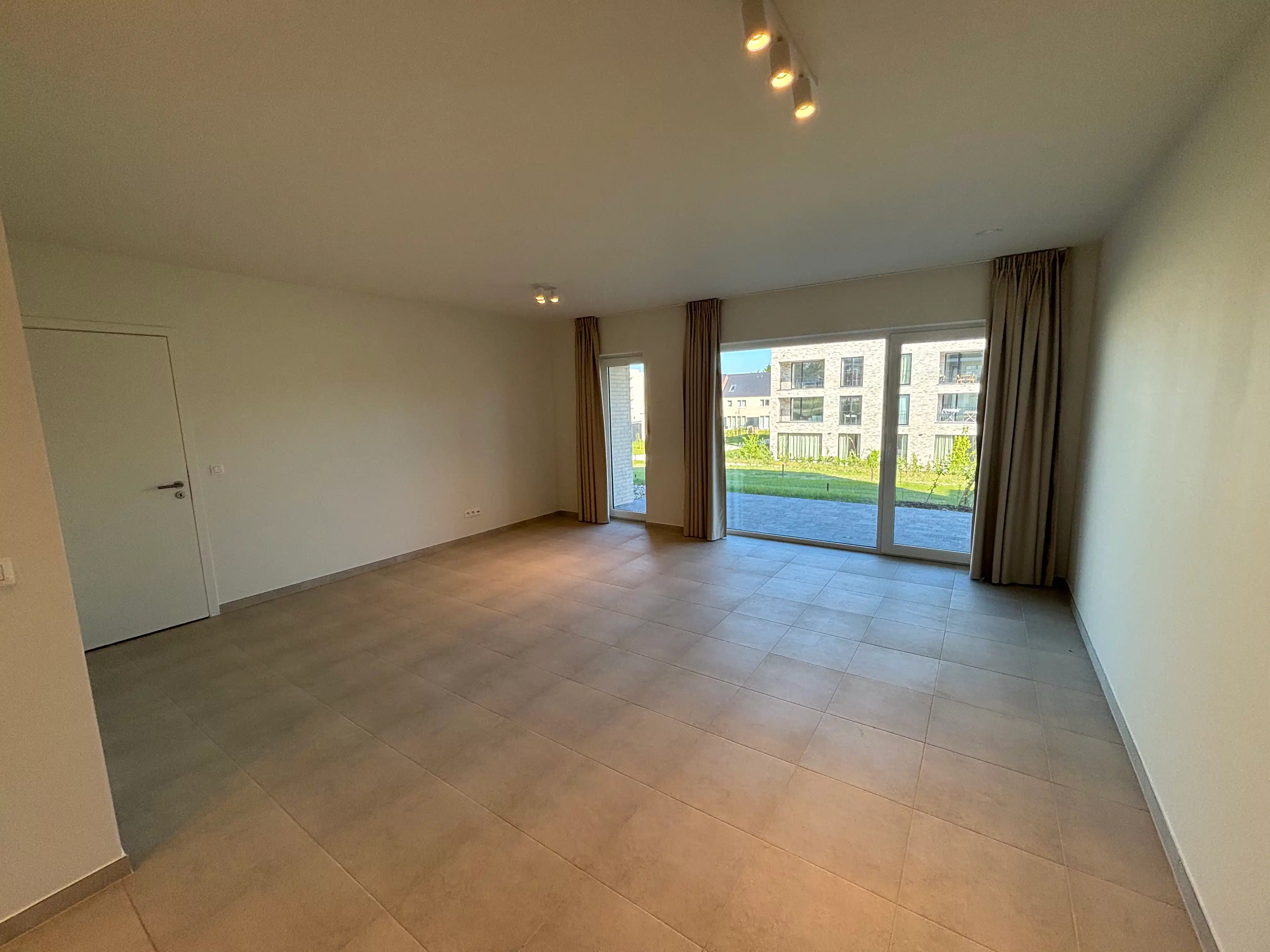 1-slaapkamer appartement met terras en parking foto 8
