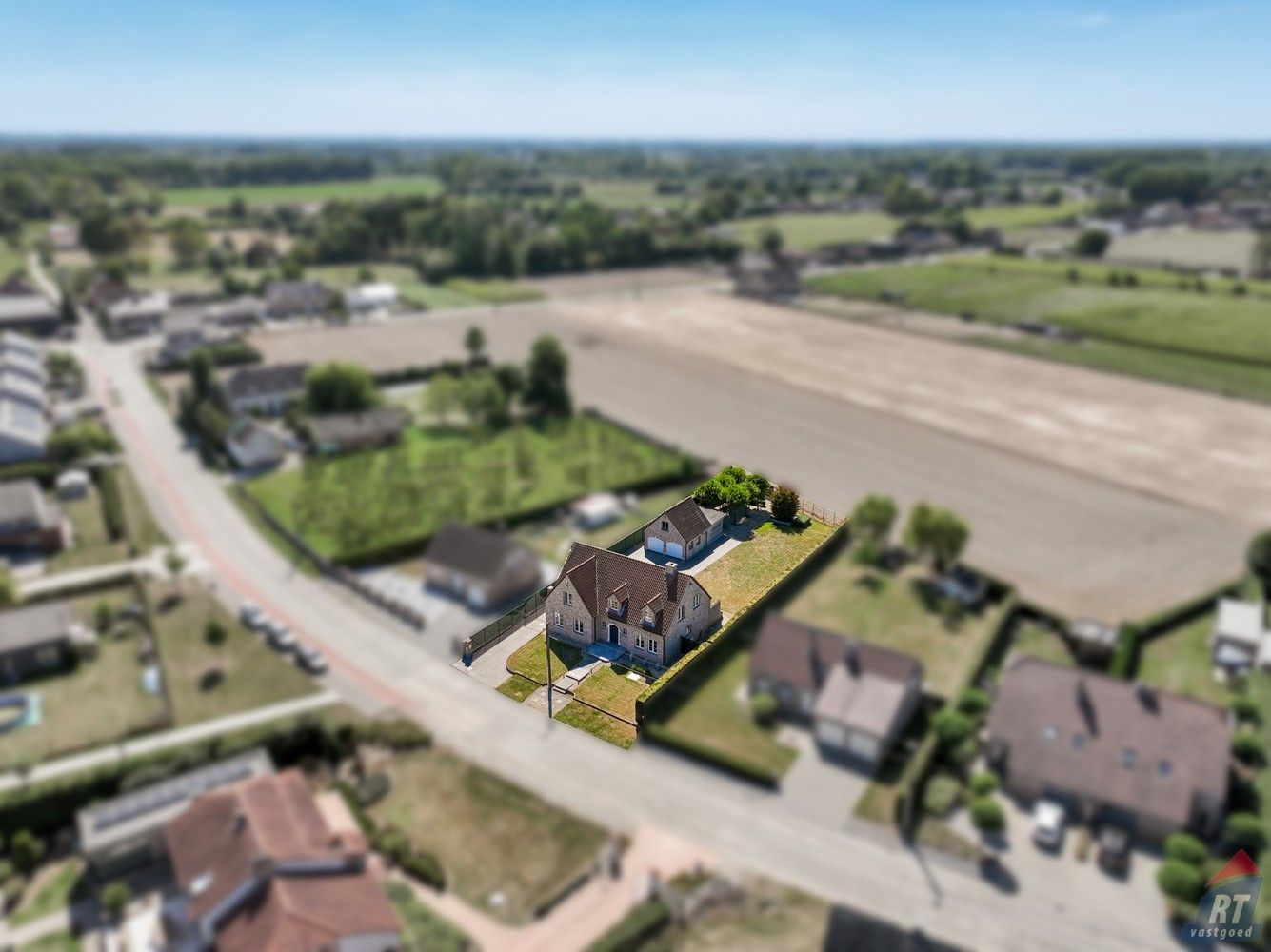 Prachtige, instapklare gezinswoning met topvoorzieningen en 4-5 slaapkamers foto 40