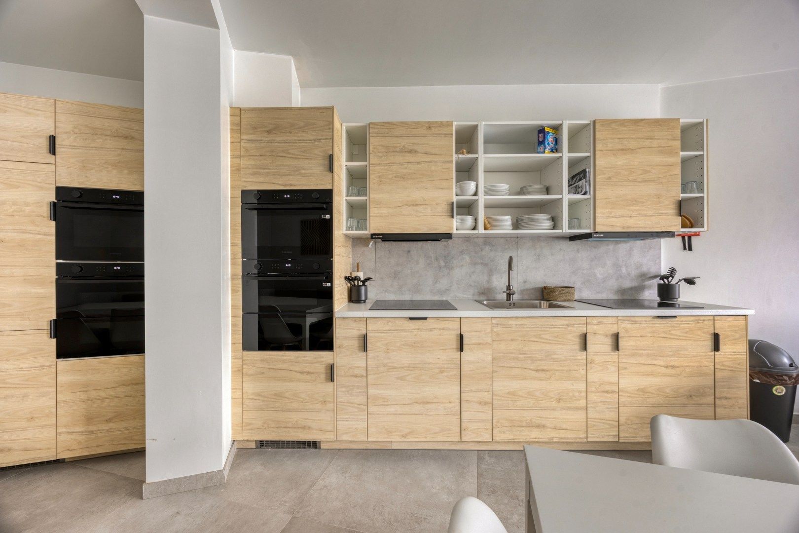 Volledig gerenoveerde en gemeubelde studentenkamers met privé-sanitair. foto 5