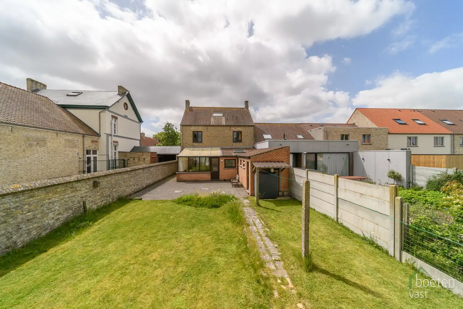 Beauvoorde: Charmante maar te renoveren halfopen woning met tuin in het historische hart van Beauvoorde op 392m² grondopp. foto 16