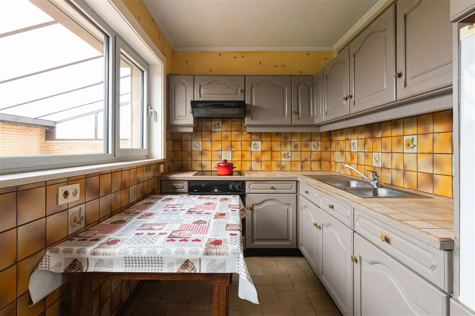 Halfopen bungalow met zonnige ruime tuin foto 6