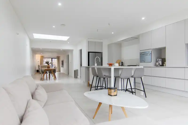 Voll gerenoveerde woning met 5 slpk 3 badk foto 7