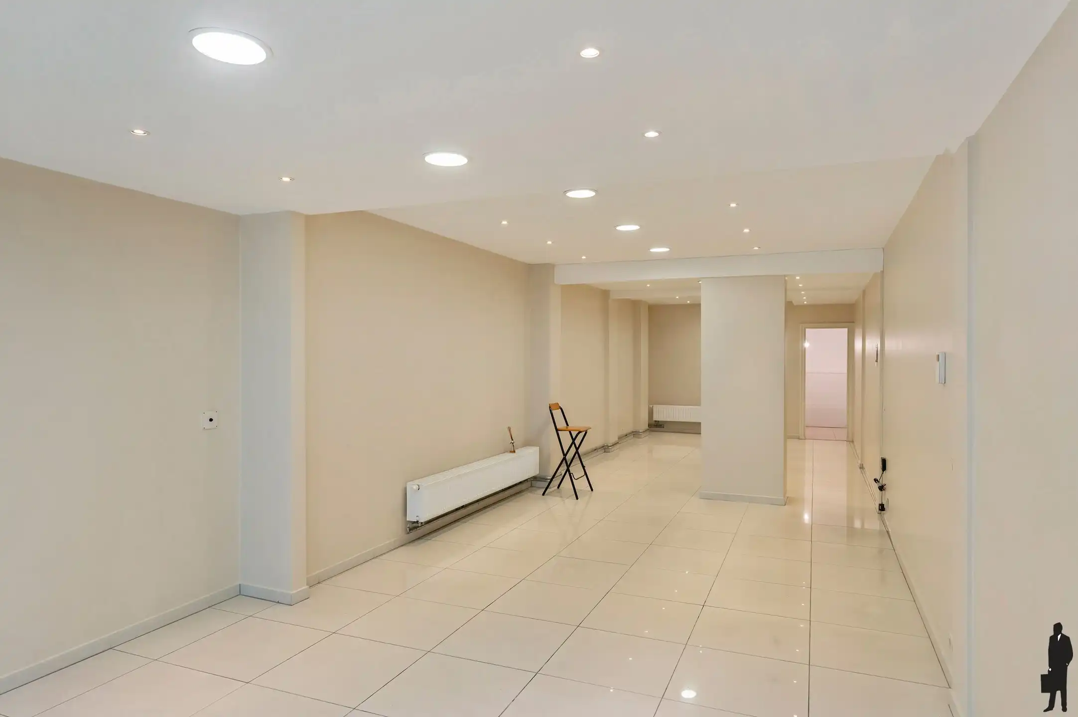 Lichtrijk commercieel gelijkvloers op toplocatie. foto 2