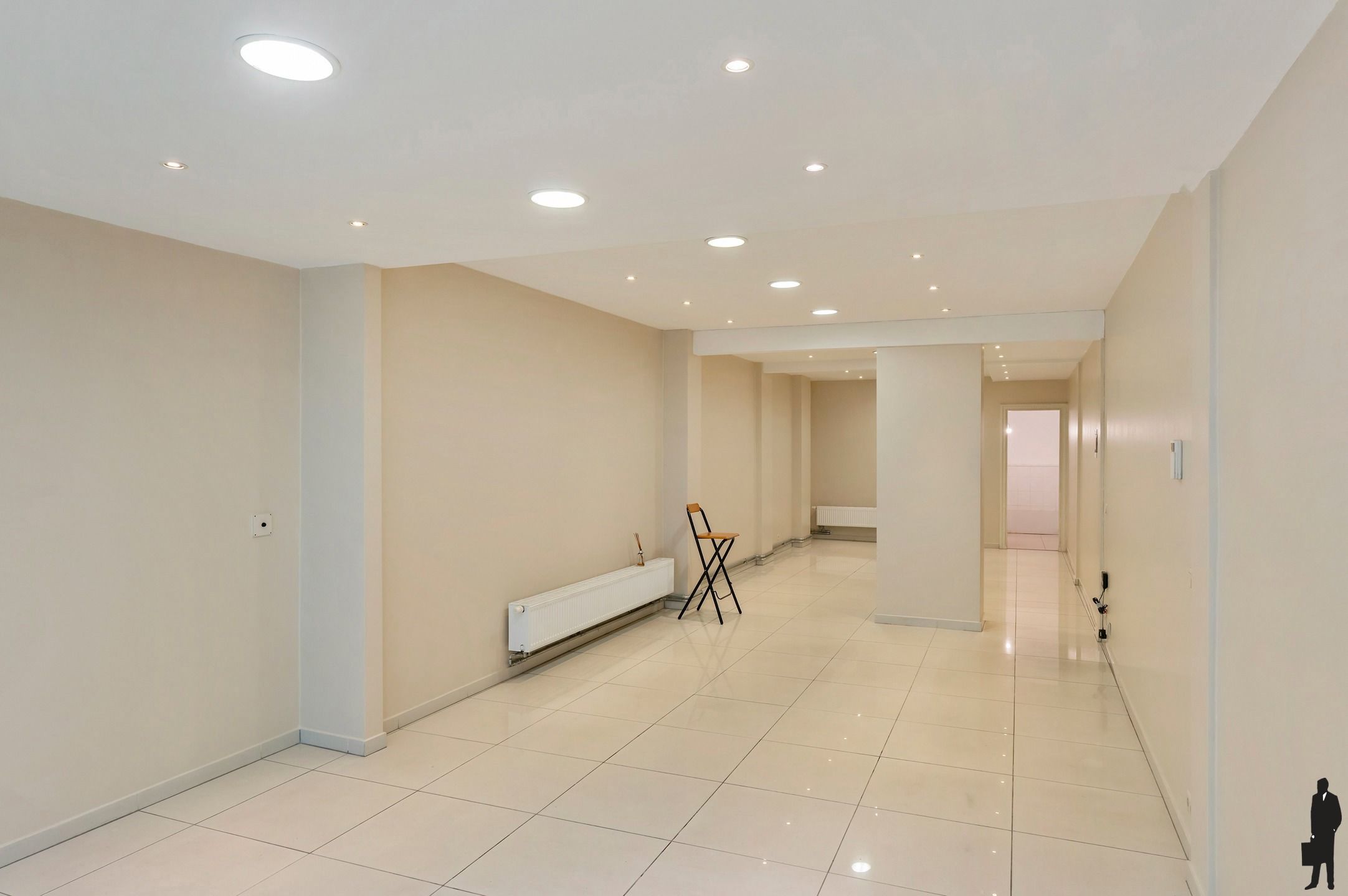 Lichtrijk commercieel gelijkvloers op toplocatie. foto 2