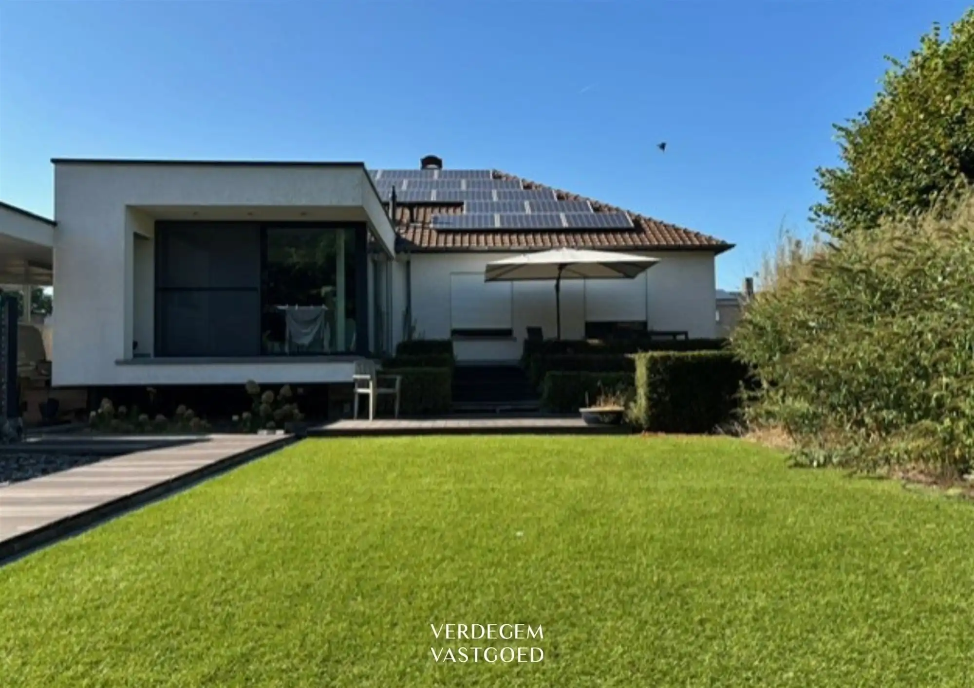 Magazijn van 395m² met villa op toplocatie voor commerciële activciteit foto 3