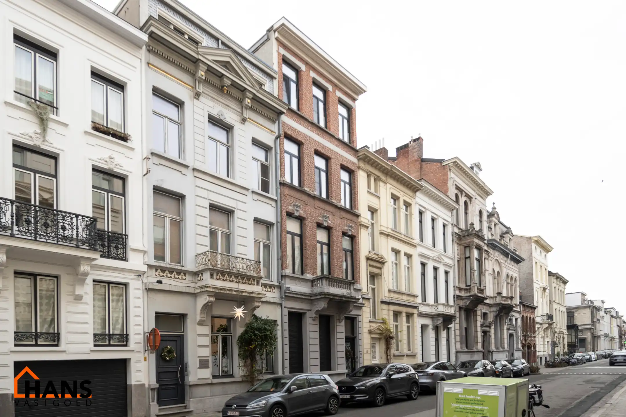 Ruim appartement in charmant gebouw. foto {{pictureIndex}}