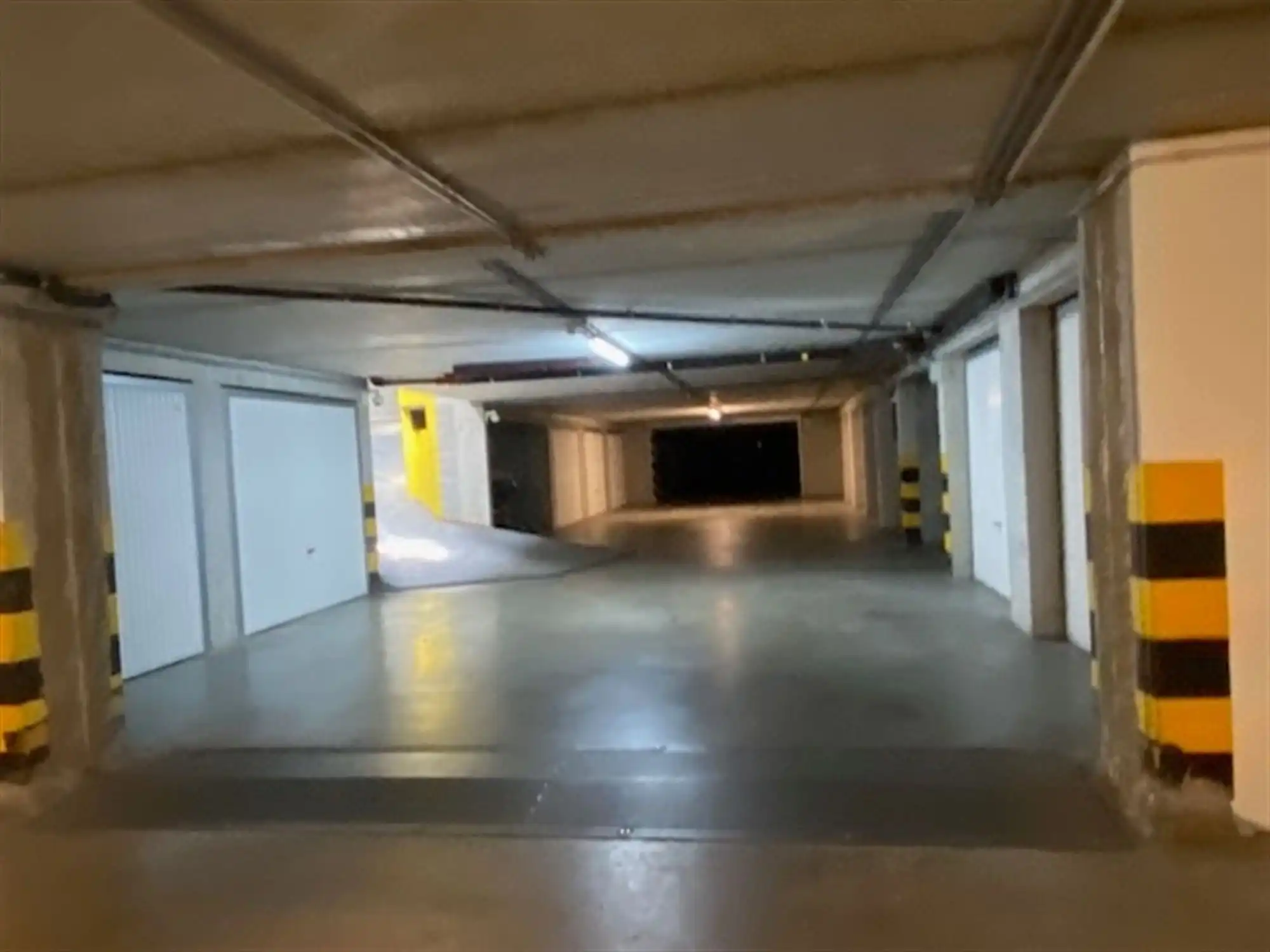 Grote ondergrondse garagebox in centrum Bredene-Duinen foto 3
