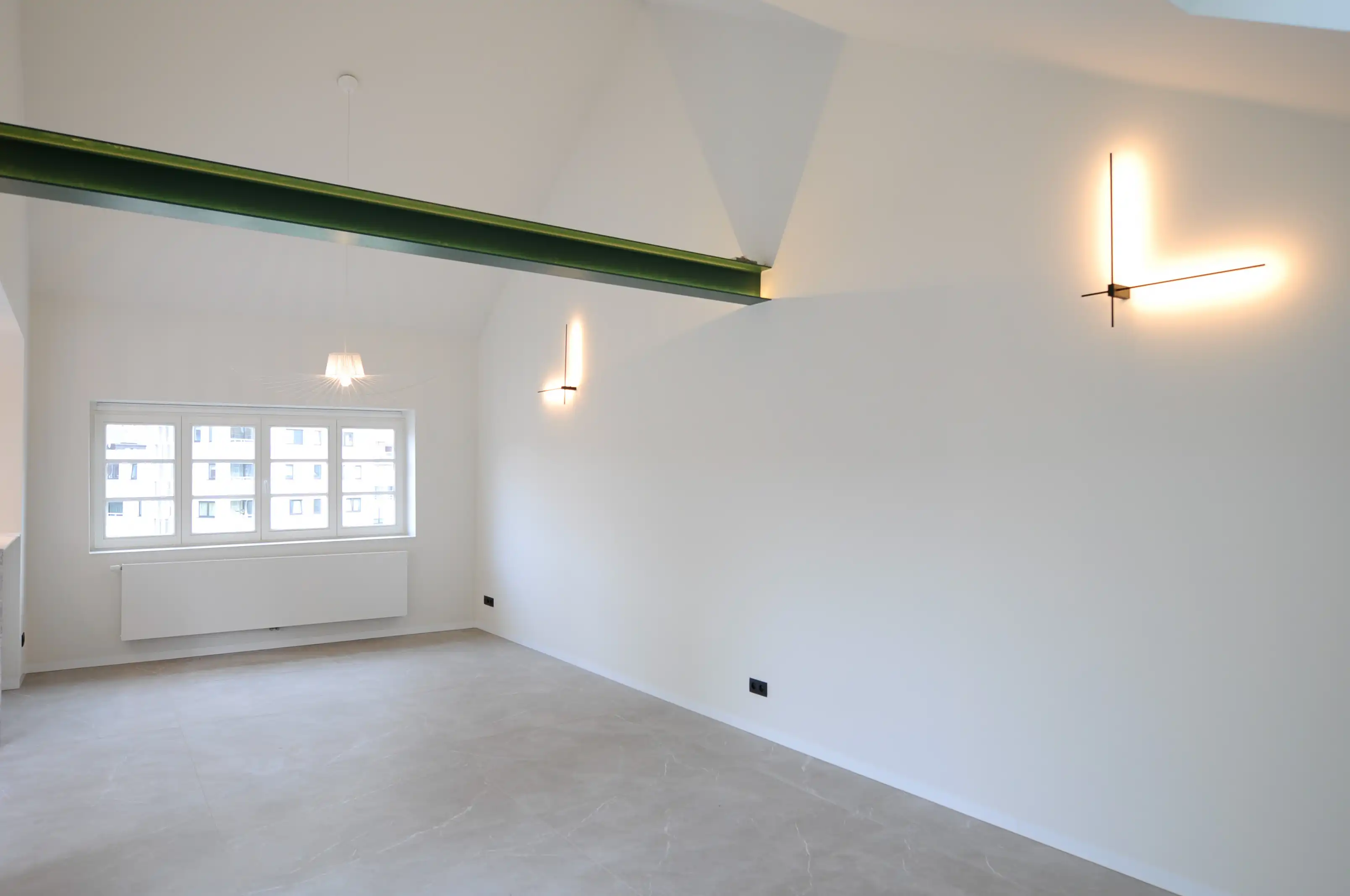 Ruime woning met groot terras foto 16