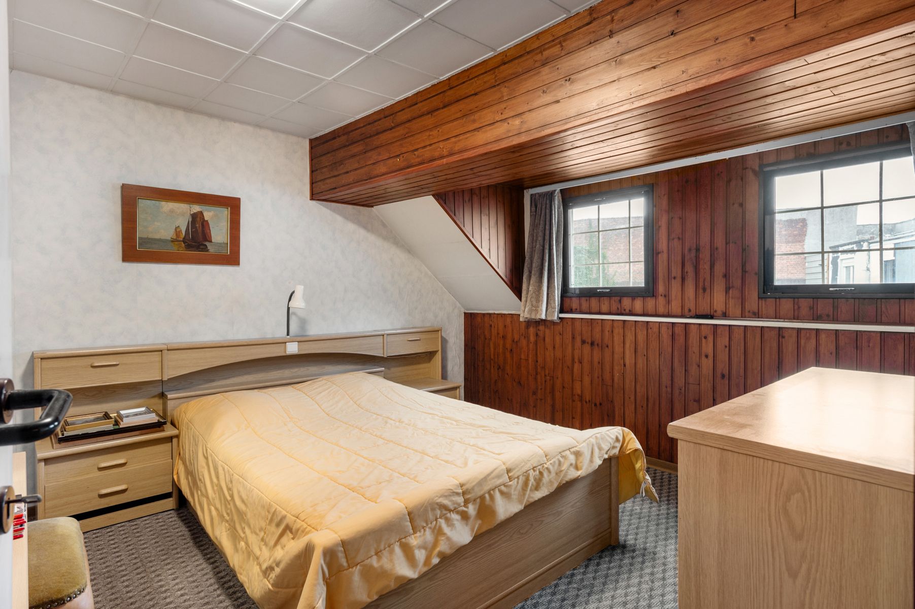 Verrassend ruime woning met koer foto 9