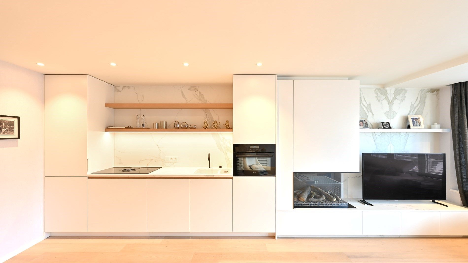 Luxueus afgewerkt appartement, zeer centraal gelegen aan de zonnekant van de Lippenslaan. foto 5