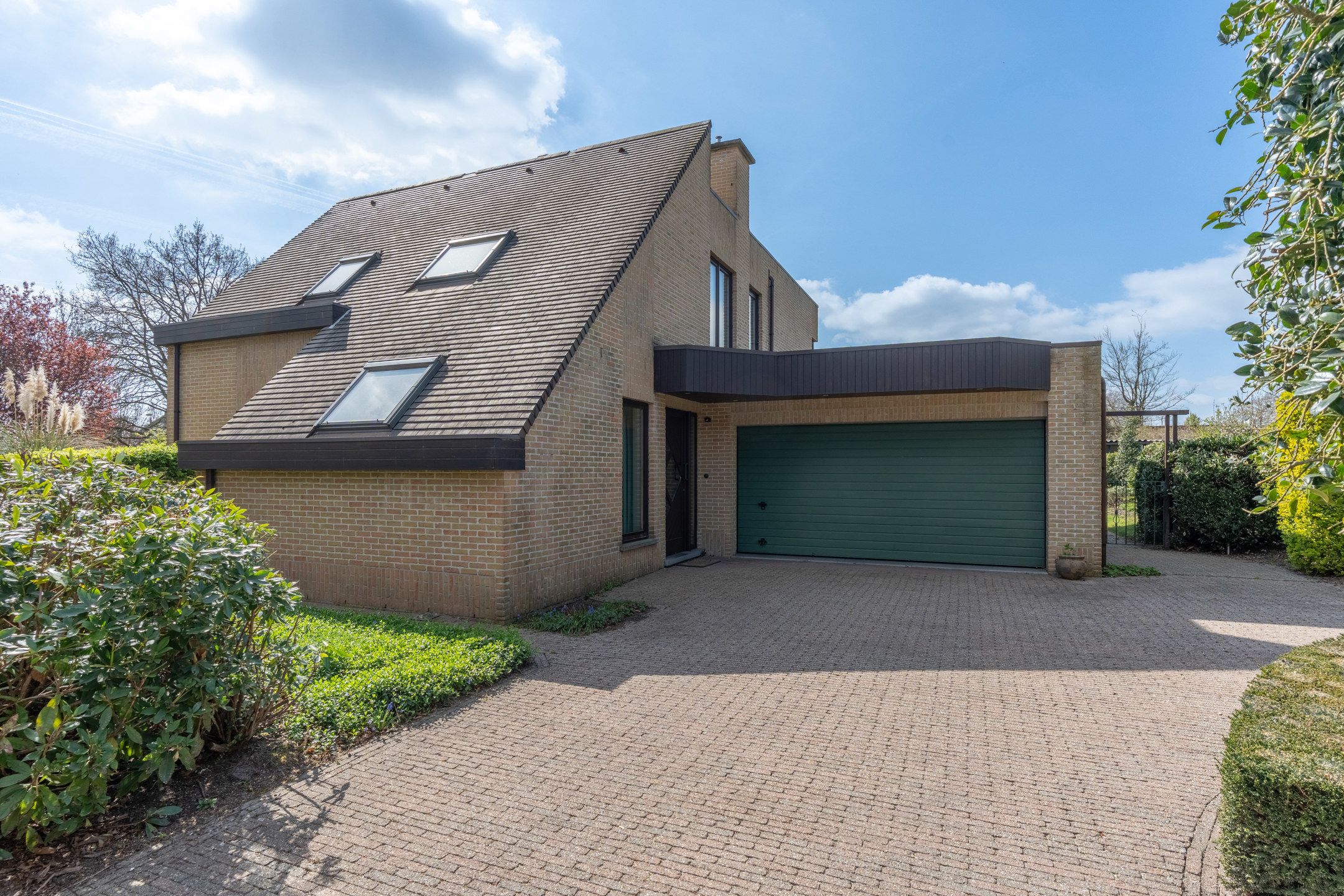 Goed onderhouden villa met 5 slpk's op perceel van 1.060m². foto 4