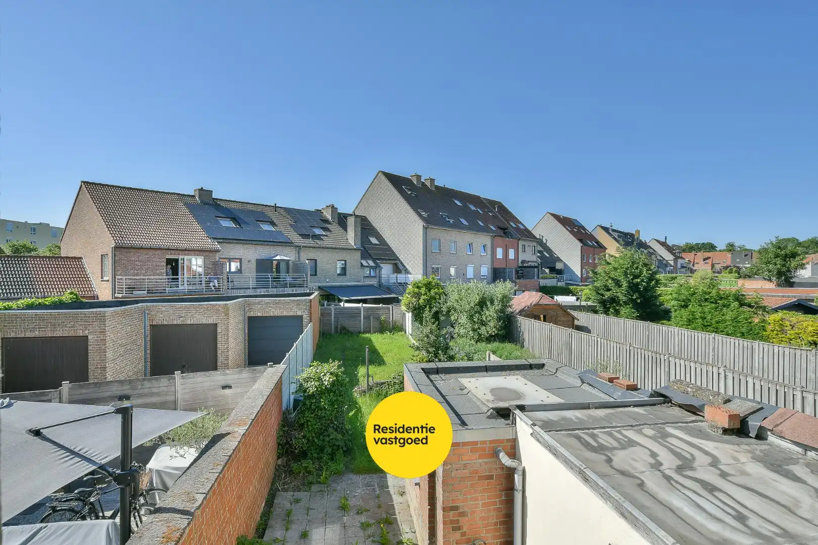 Rijwoning met veel potentieel, garage en tuin nabij centrum Blankenberge foto 2