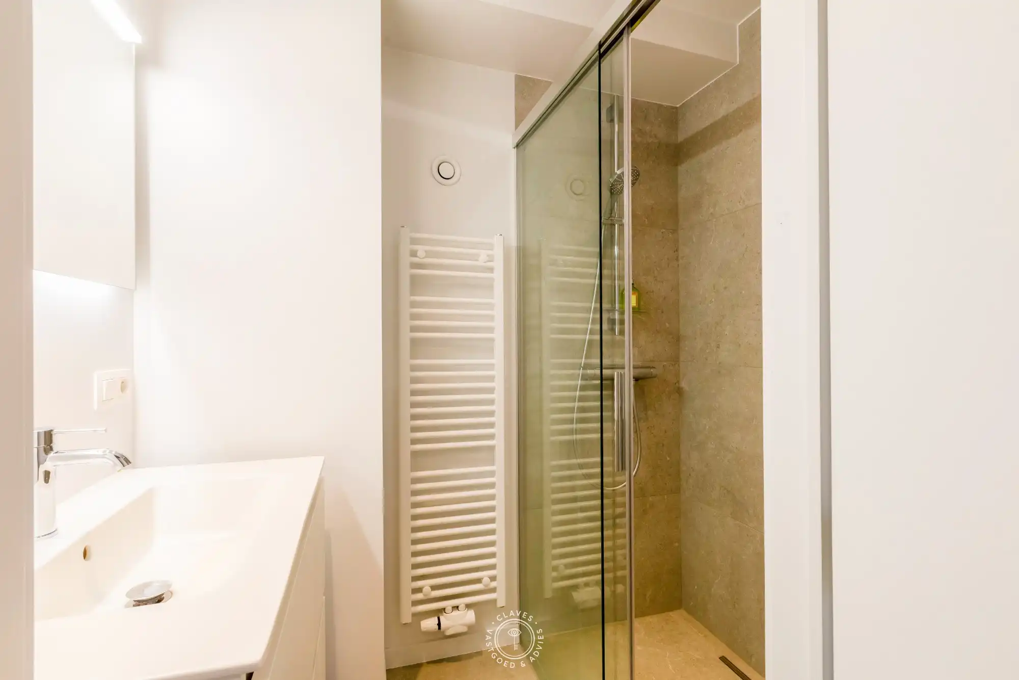 High-end  afgewerkt appartement met twee slaapkamers - en de optie om een ondergrondse staanplaats mee aan te kopen foto 9