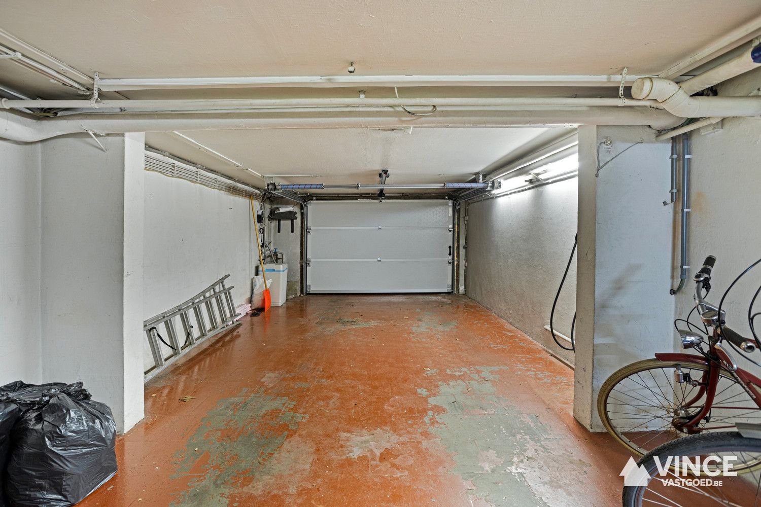 Prachtig huis met indrukwekkende elementen, ruime indeling en leuke tuin foto 35