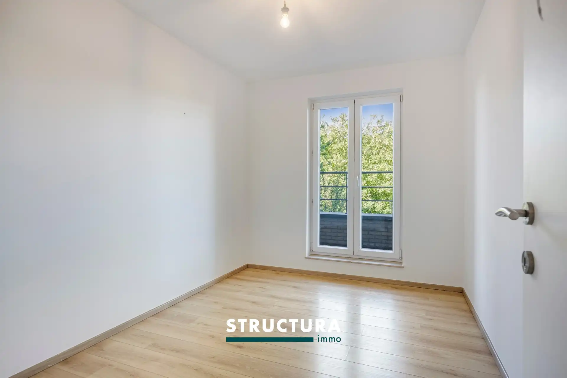 Te koop – Instapklaar appartement met 2 slaapkamers in hartje Laken. foto 11