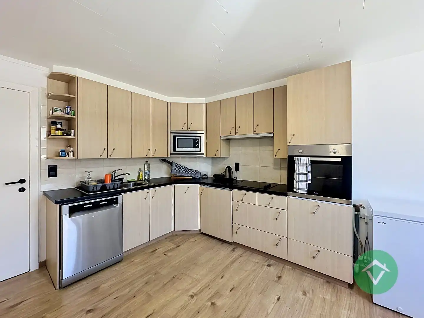 Ruim duplex-appartement met 2 slaapkamers en terrassen in hartje Torhout foto 6