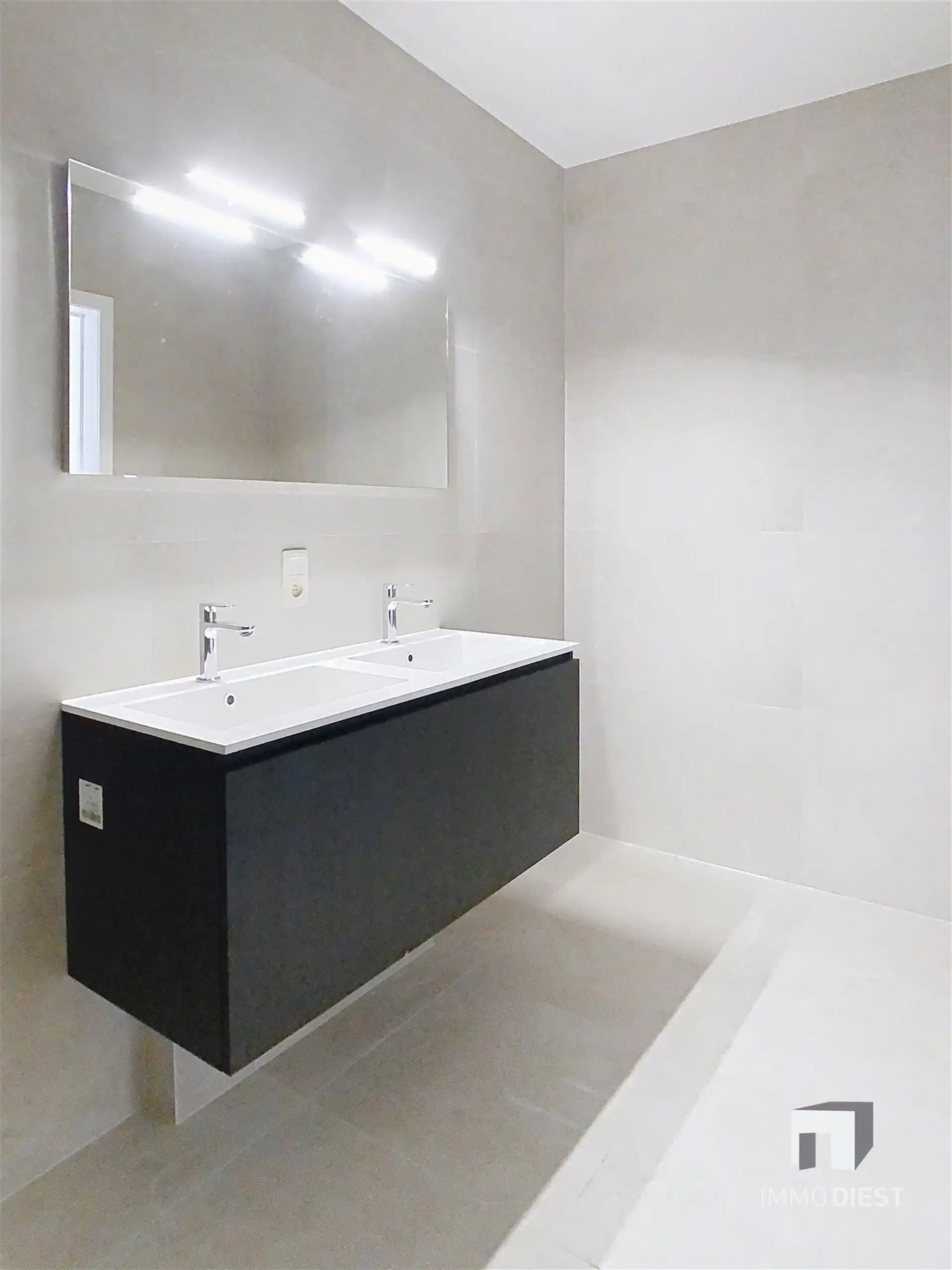 Gelijkvloers appartement met terras en tuintje foto 12