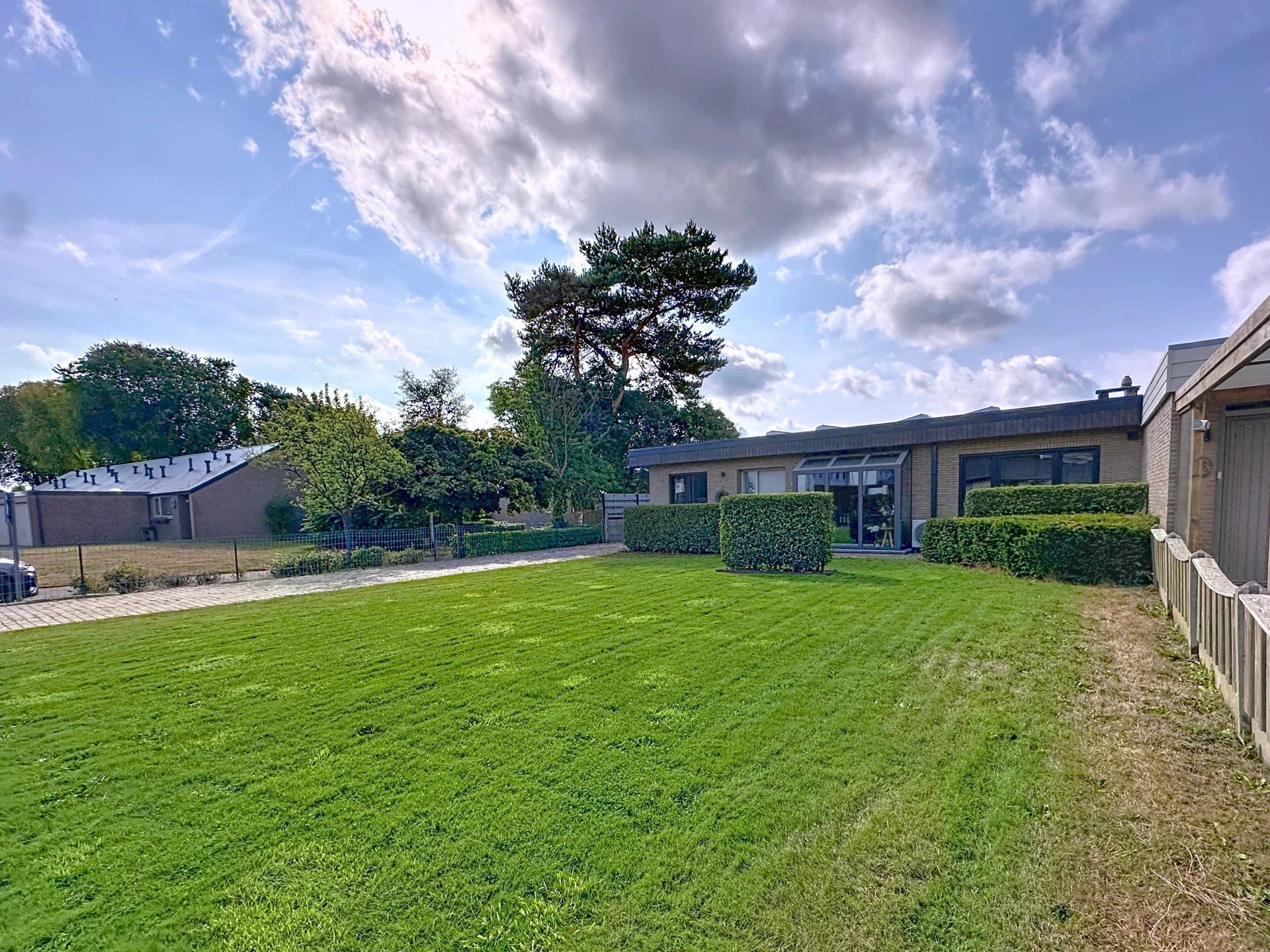 Gelijkvloerse woning op ruim perceel (8 are) in landelijke omgeving. foto 33