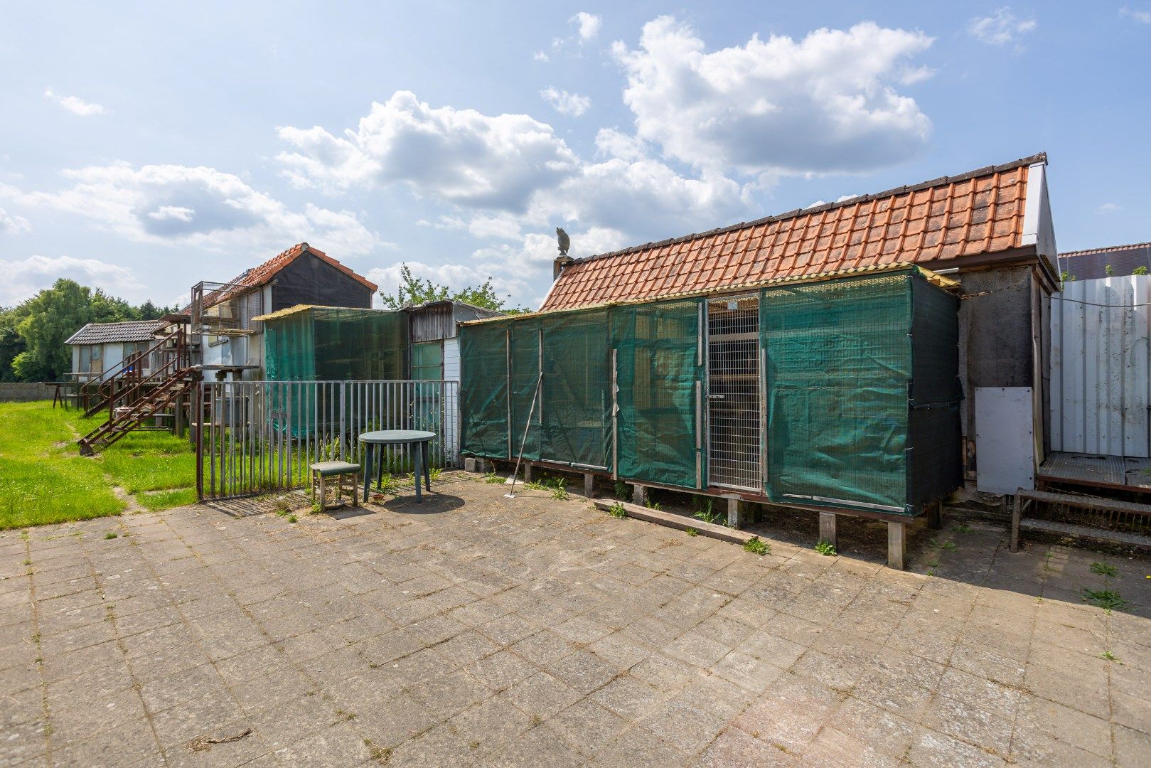 Deze te renoveren woning, op een mooi perceel van 8a30 wordt verkocht! foto 6