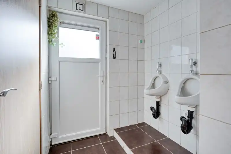 Café met bovengelegen appartement foto 15