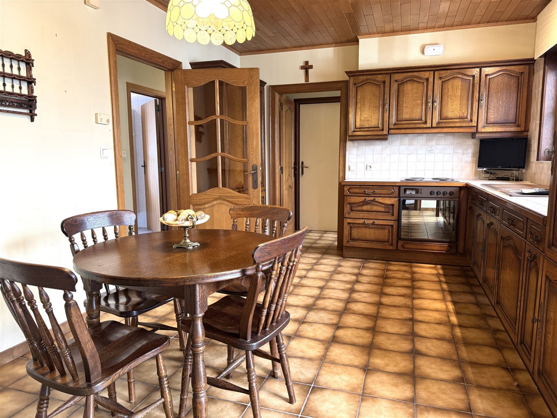 Ruime woning met drie slaapkamers en grote veranda foto 6