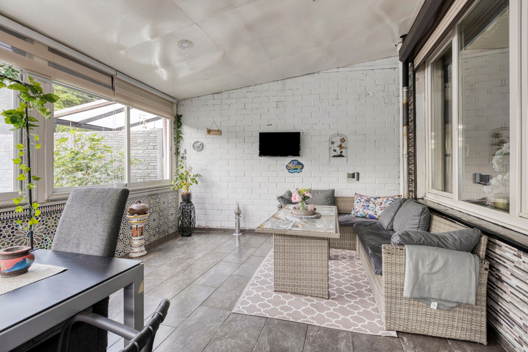 Gerenoveerde woning met 4 slaapkamers, veranda en zwembad. foto 24