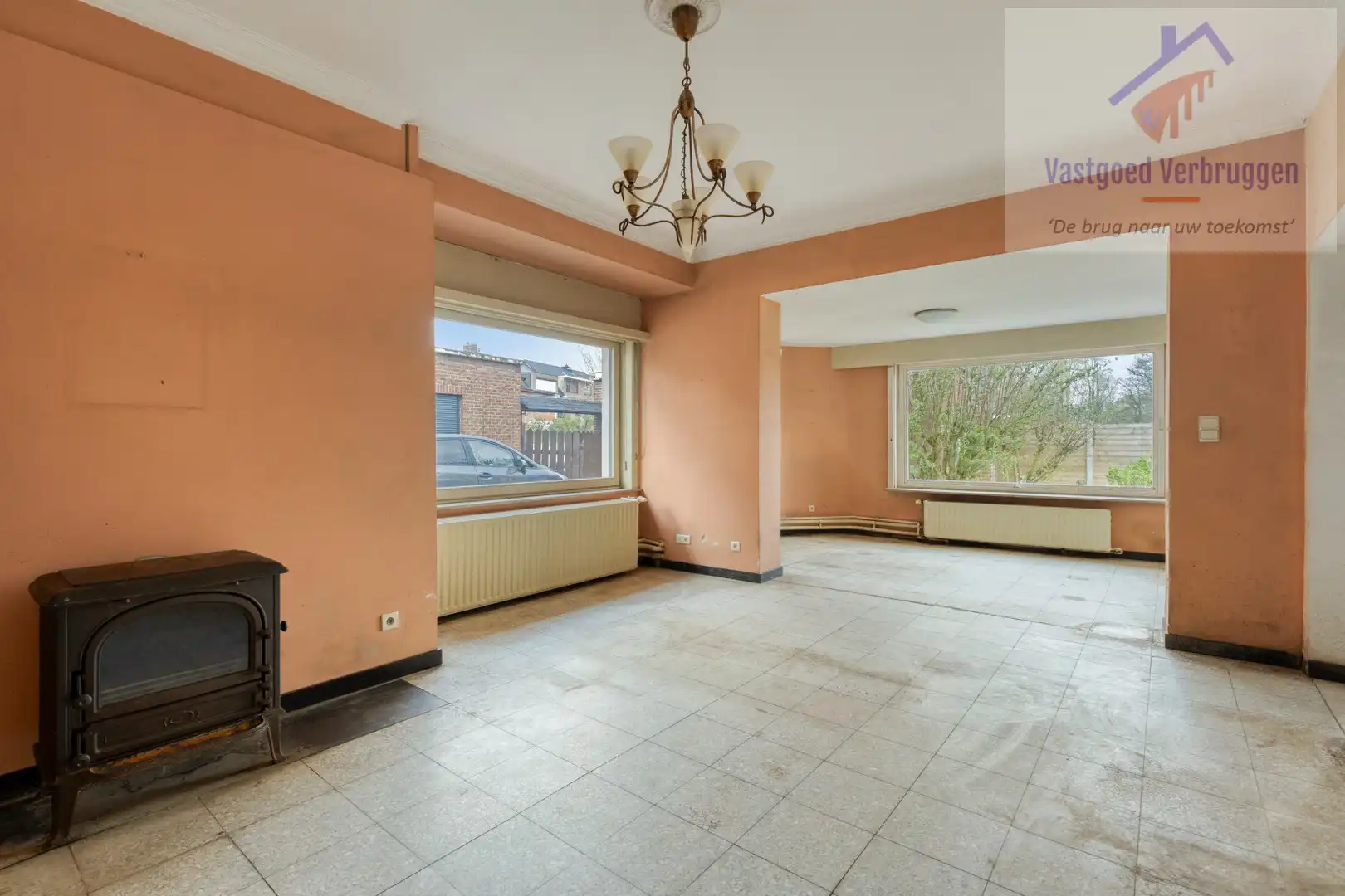 Te renoveren halfopen bebouwing met garage foto 6