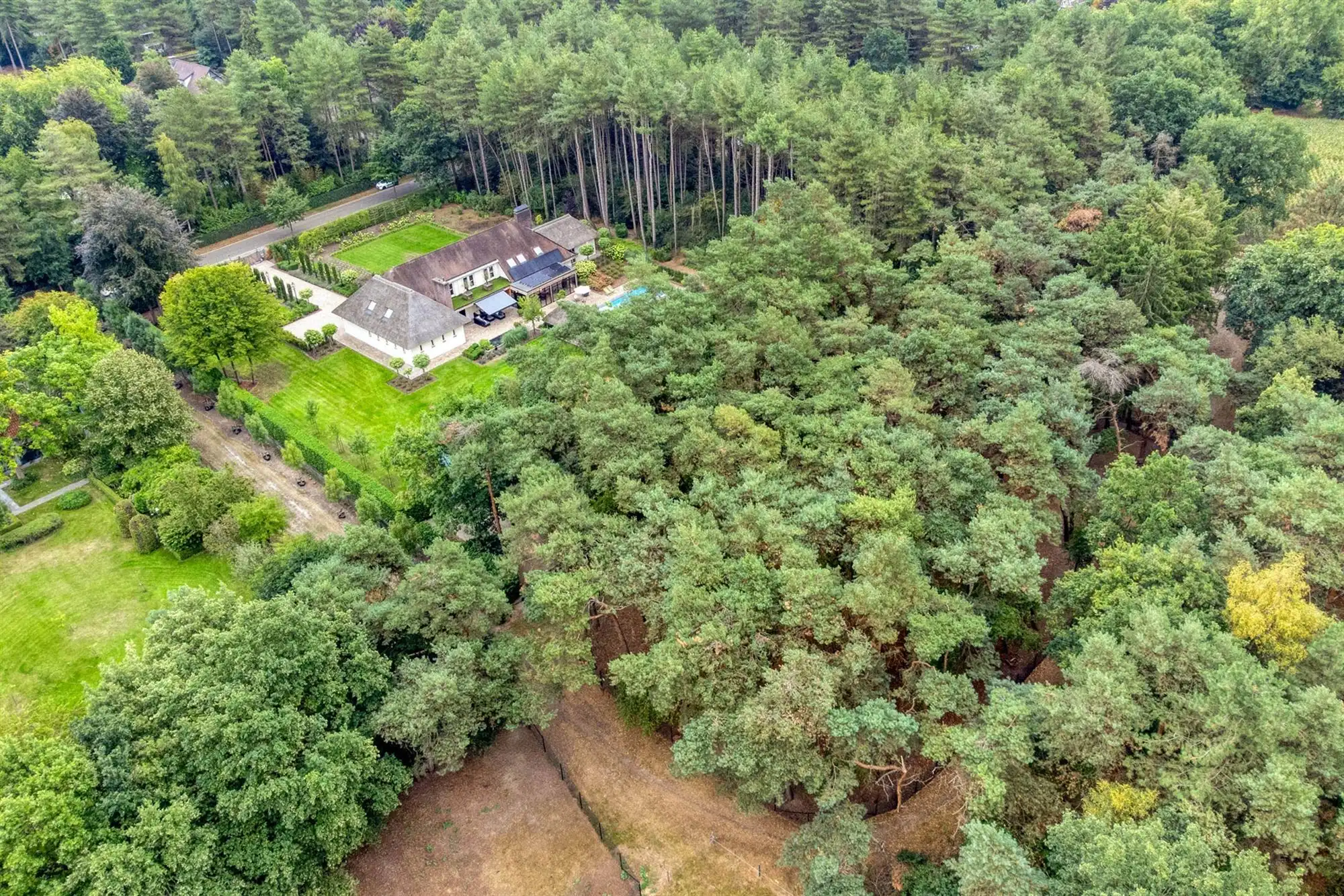 Landelijke luxe: unieke villa op ca. 11.000 m² privé-domein foto 88