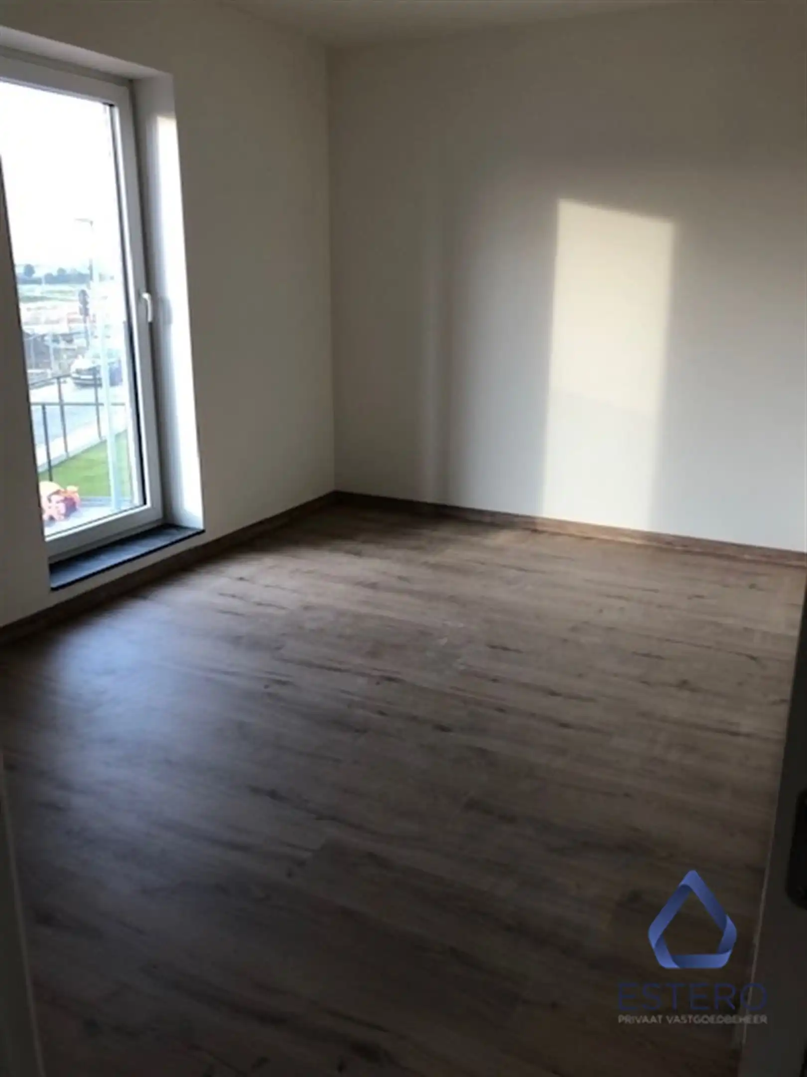 Recente halfopen woning met 3 slaapkamers en tuin foto 17