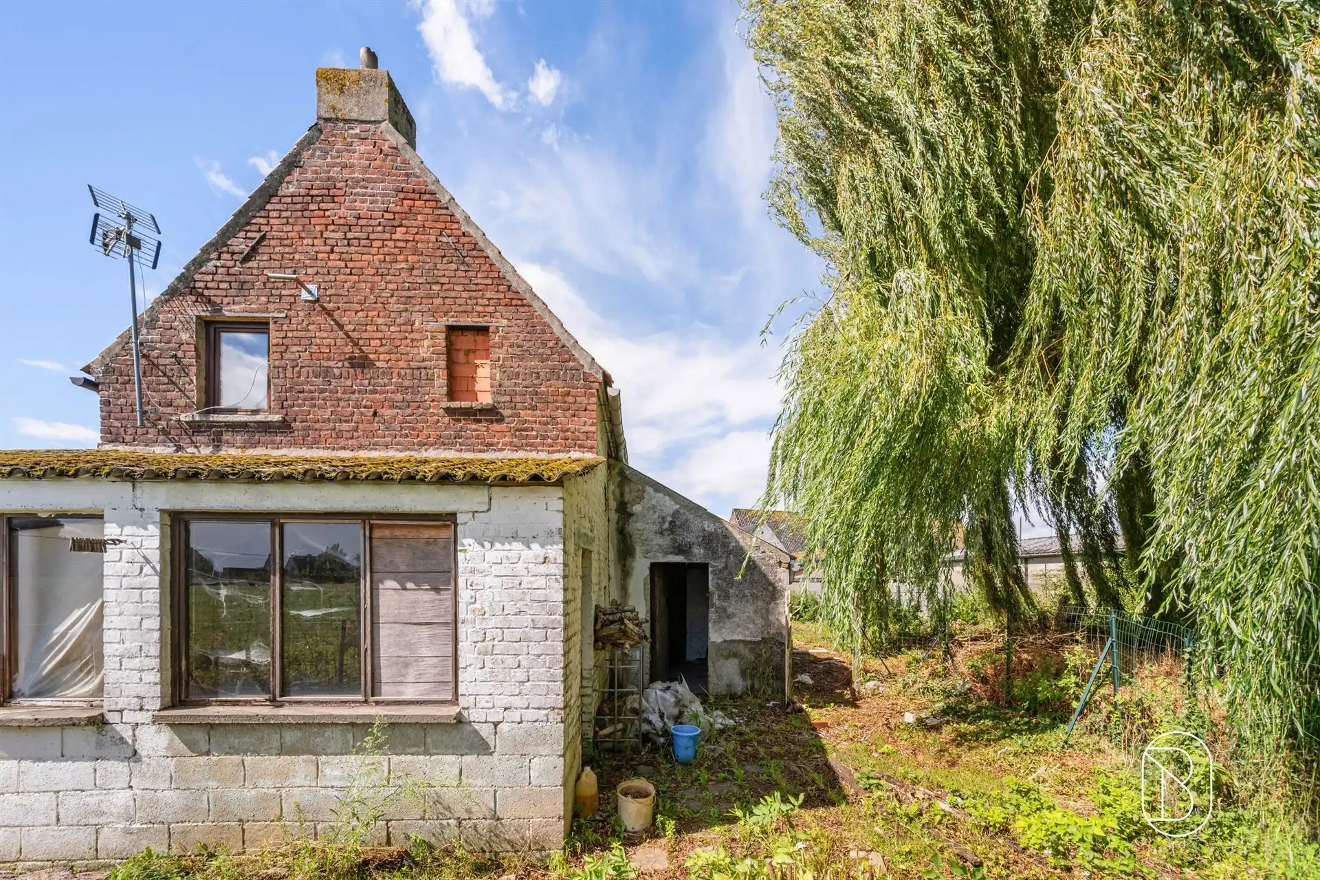 Volledig te renoveren woning, veel potentieel! foto 27