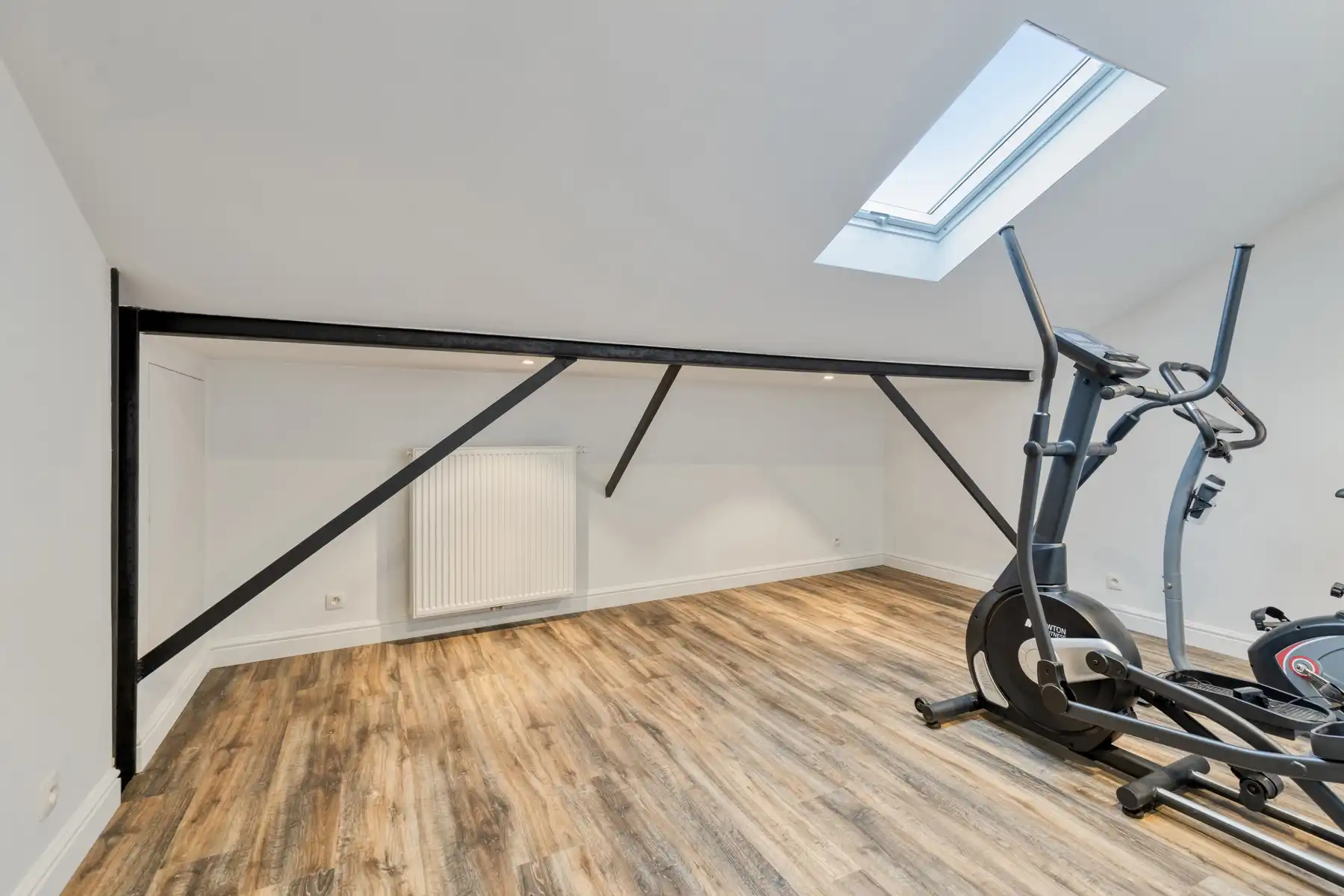 Recent vernieuwde loods met bovenliggend luxe appartement ! foto 35