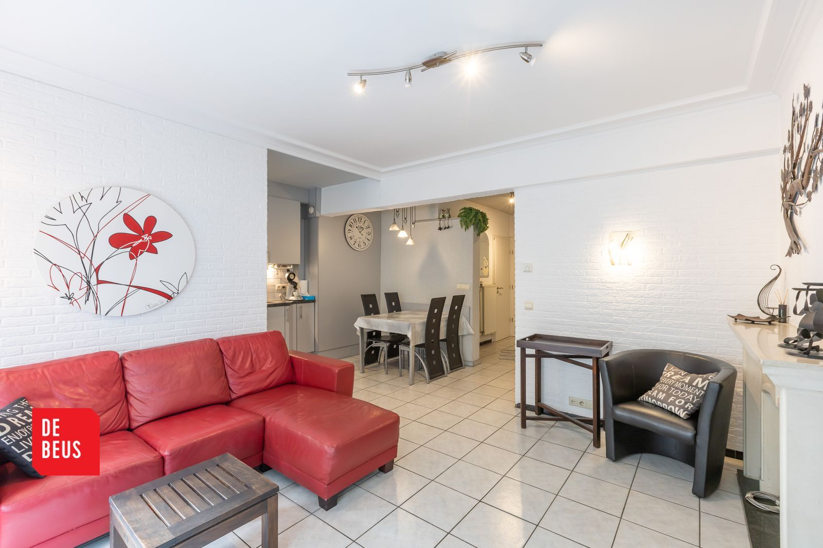 Lichtrijk appartement met 2 slaapkamers op topligging pal aan de zee foto {{pictureIndex}}