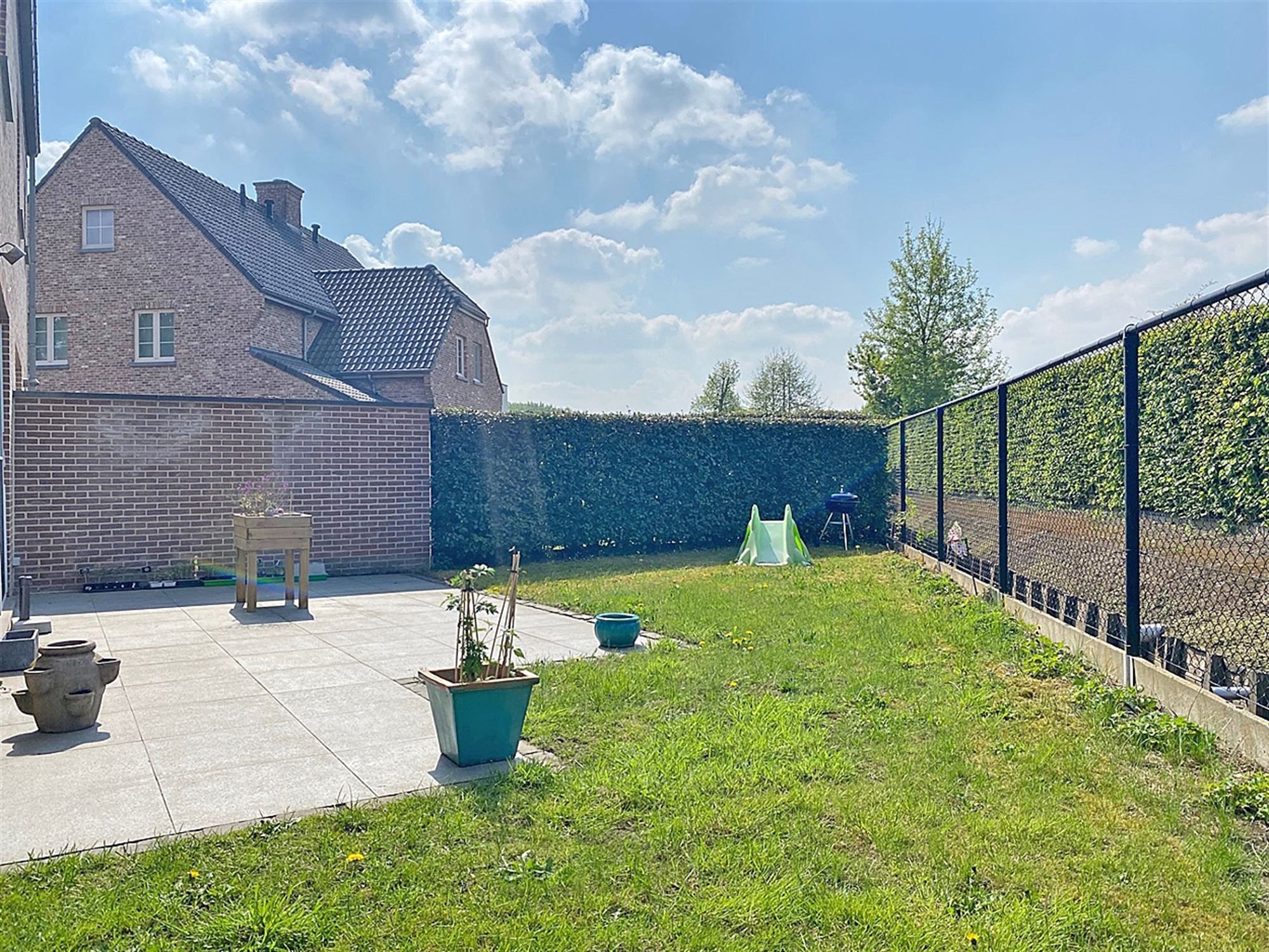 Charmante WONING (HOB) met 3 slaapkamers, garage & tuintje foto 11