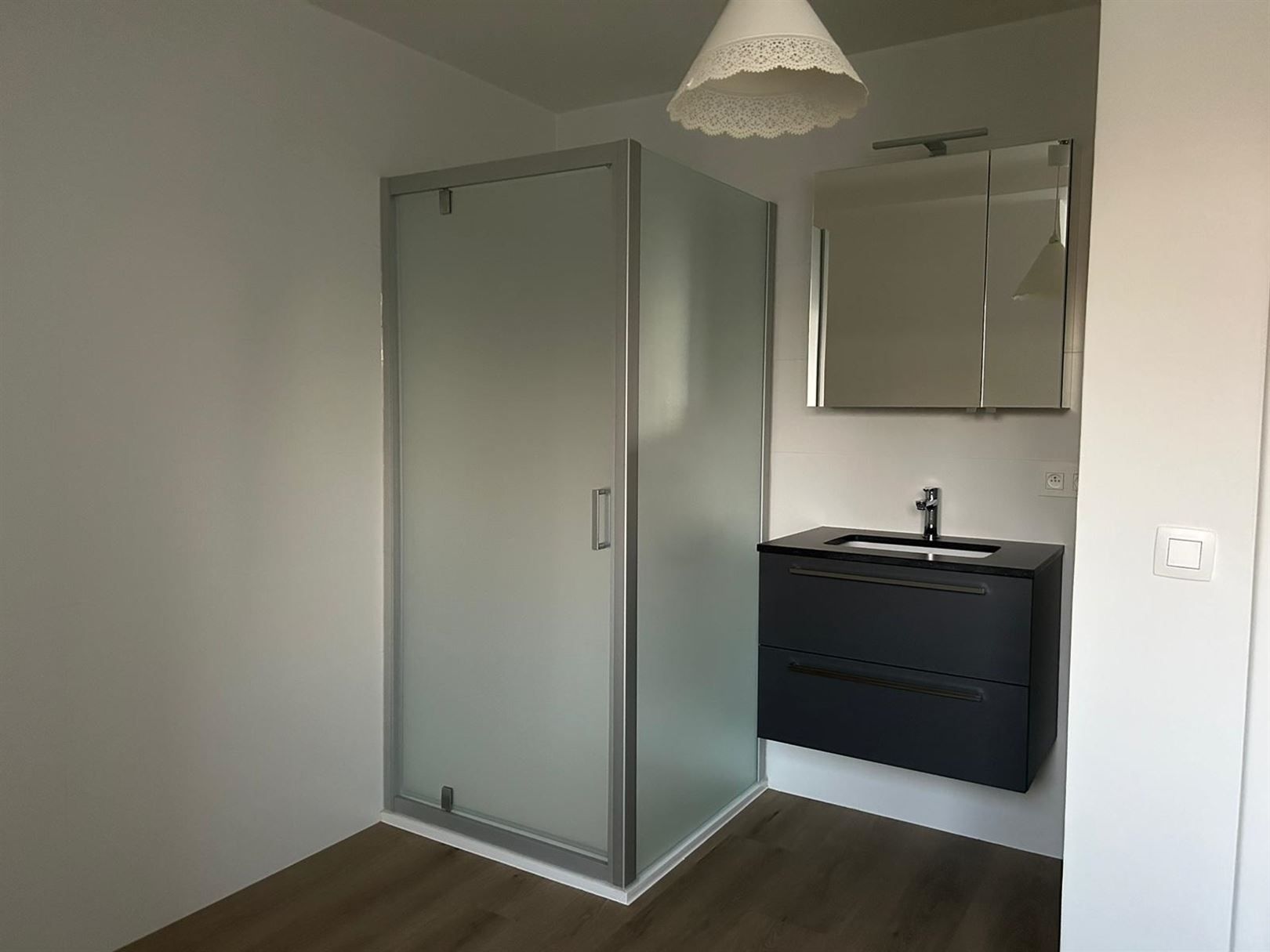 Gerenoveerde woning met vier slaapkamers en garage op rustige locatie foto 19