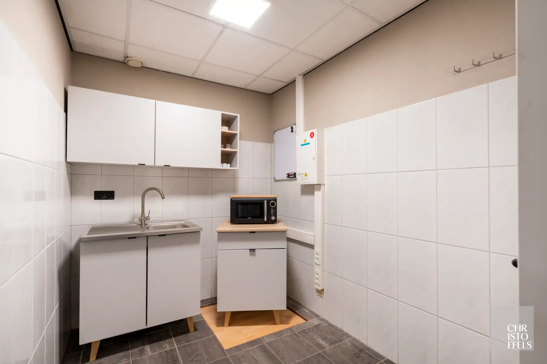 Moderne kantoorruimte van 104m² in Lanaken centrum! foto 9