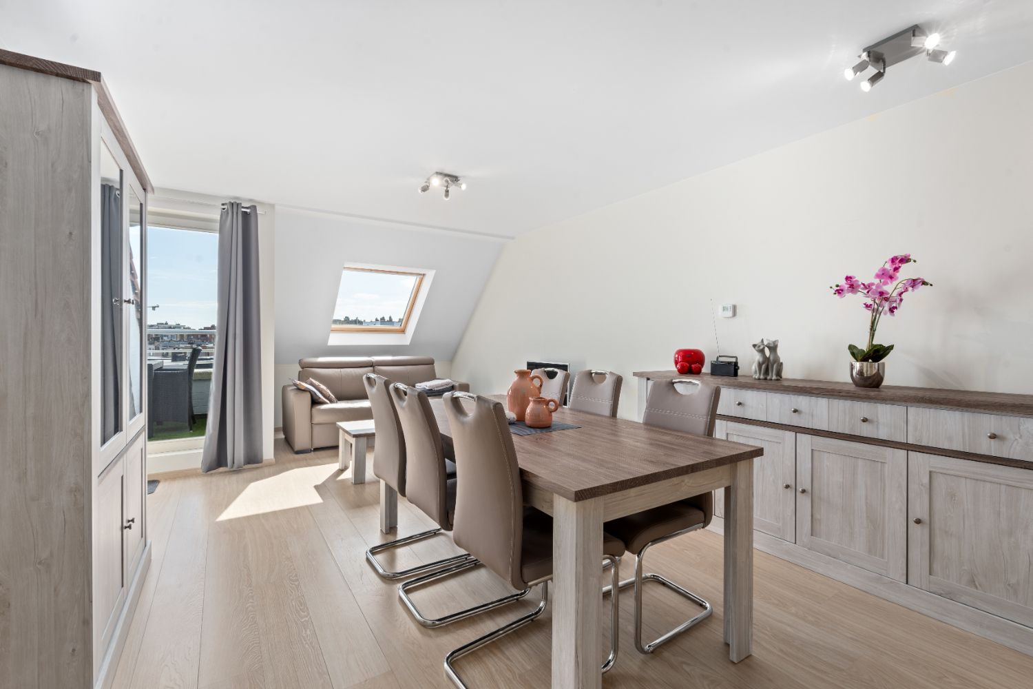 Eén slaapkamer duplex appartement met uitstekende ligging foto 2