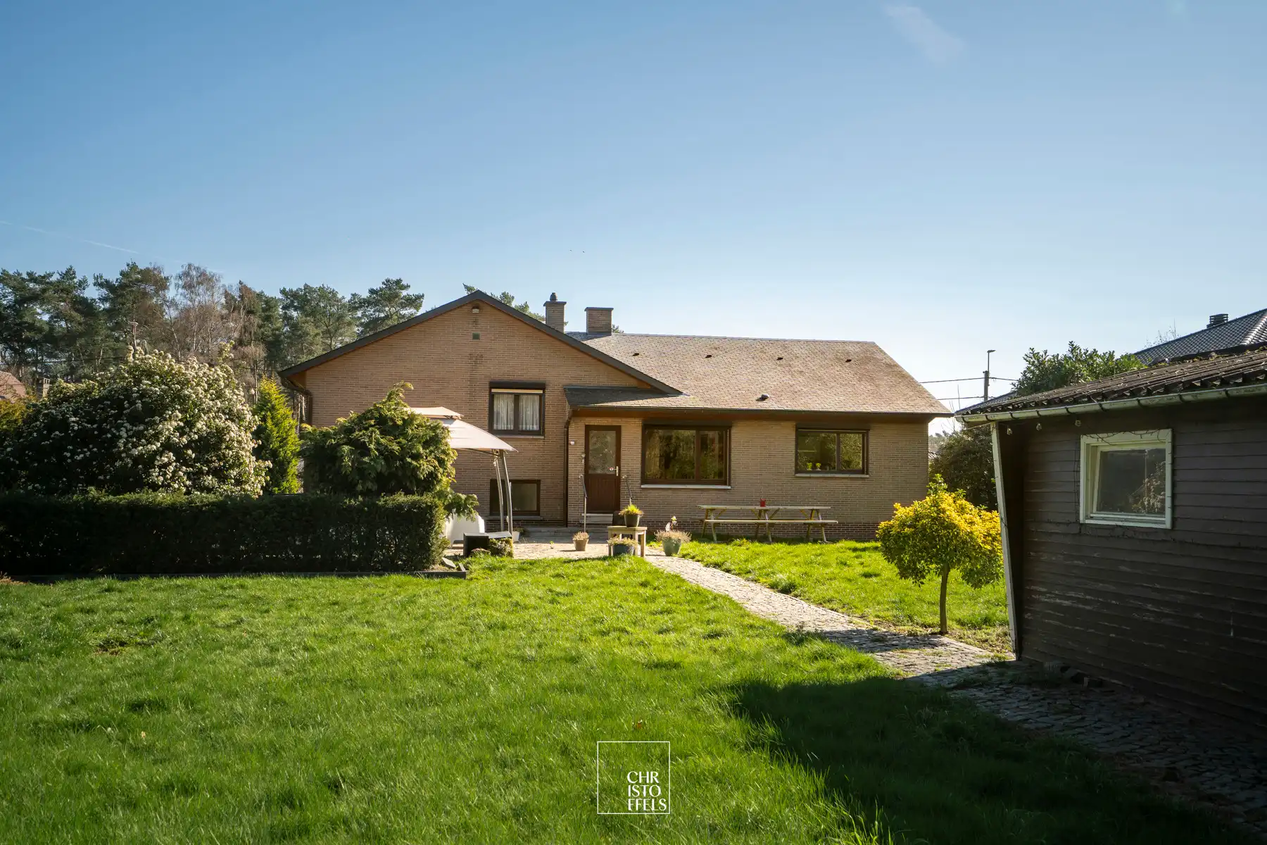 Bungalow op ruim perceel (2000m²) in een groene, rustige omgeving te Gellik-Lanaken! foto 7