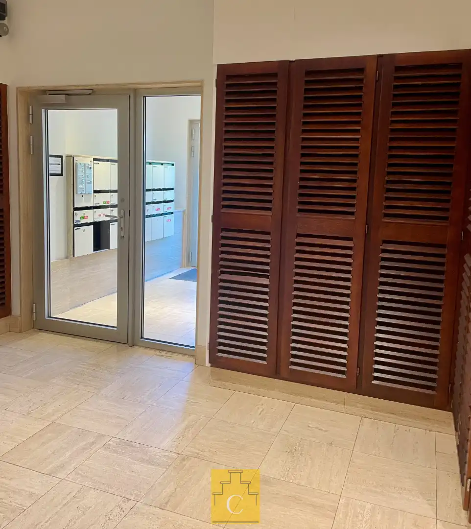 Ruim hoekappartement (155 m2) te Sint-Andries, 3 slaapkamer, terras , lift en garagebox foto 3