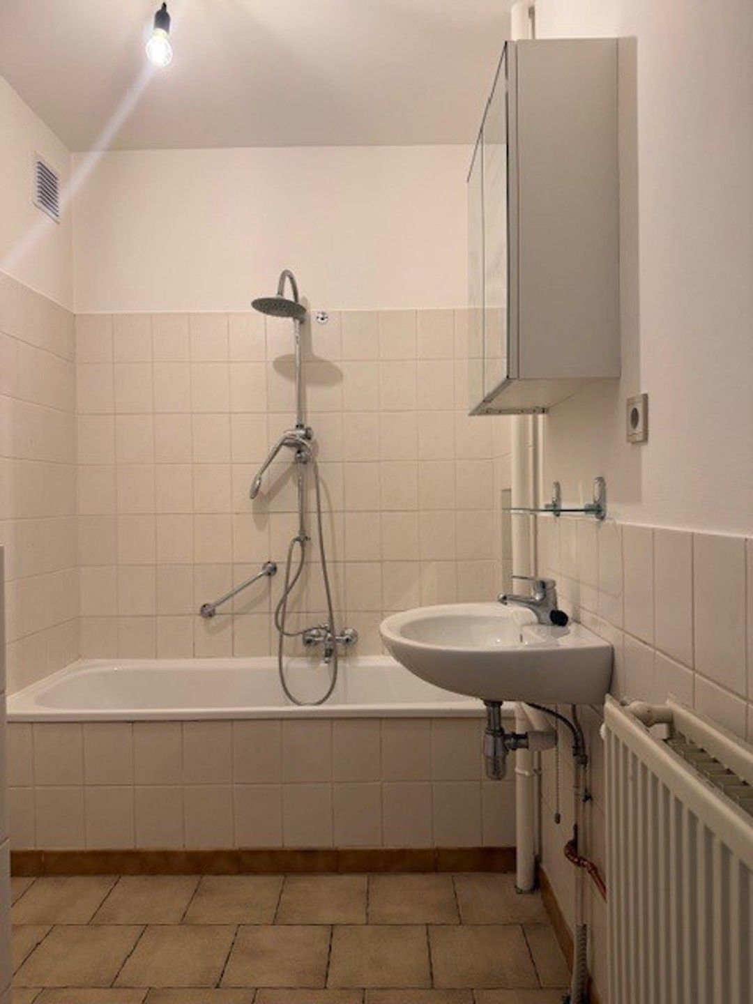 Deels gerenoveerd gelijkvloers appartement. foto 10