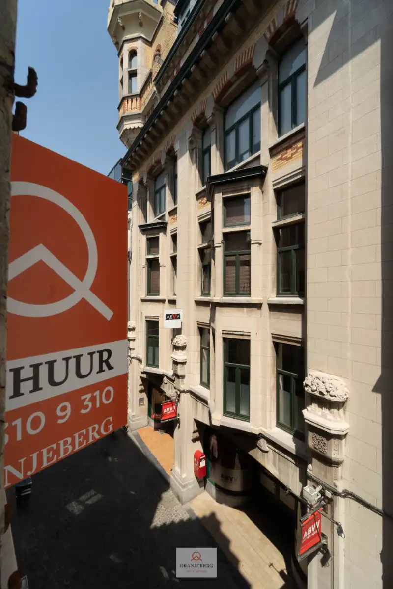 Charmant duplex appartement met ruim terras op toplocatie in het centrum foto 9